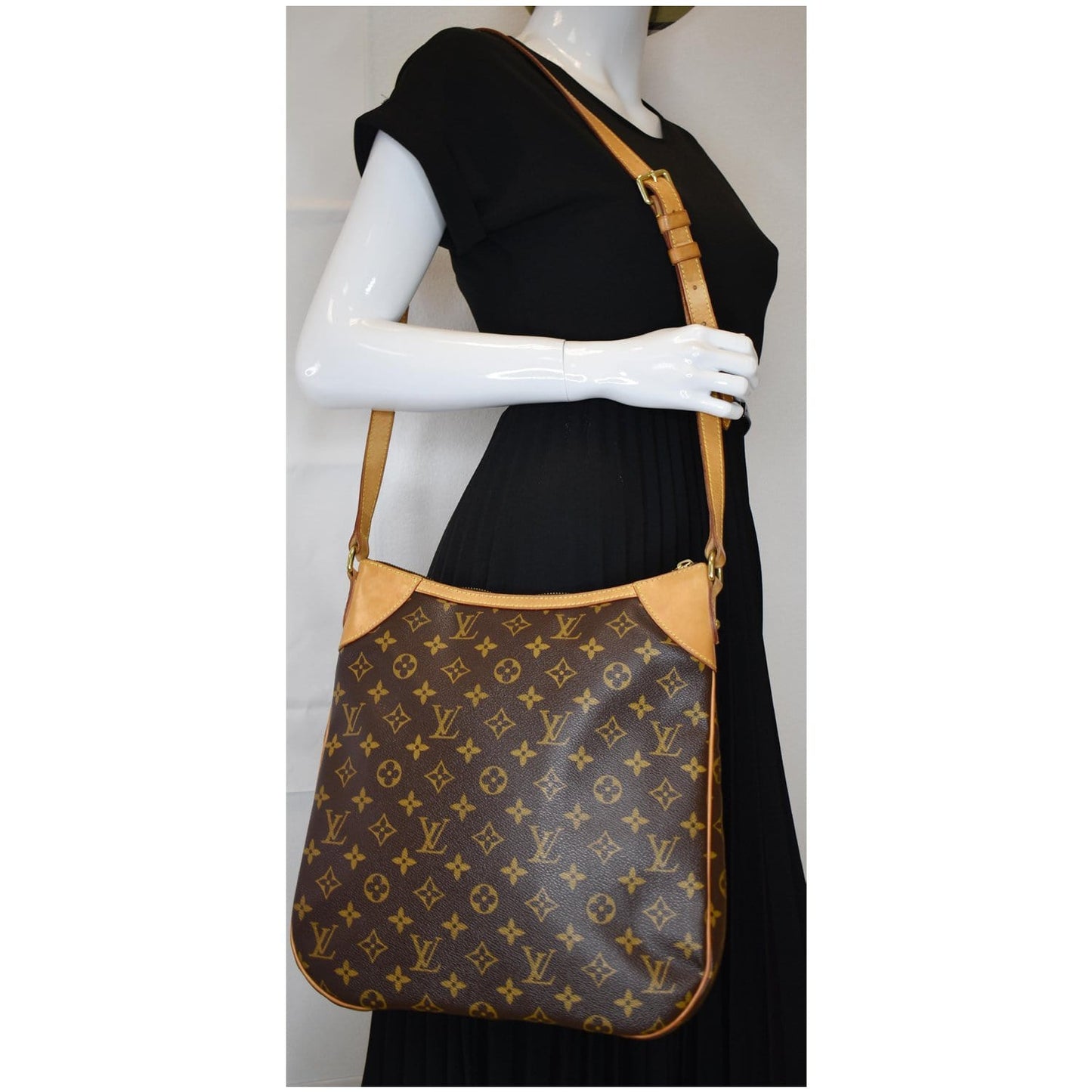 Louis Odeon Mm Shoulder Bag Monogram Brown