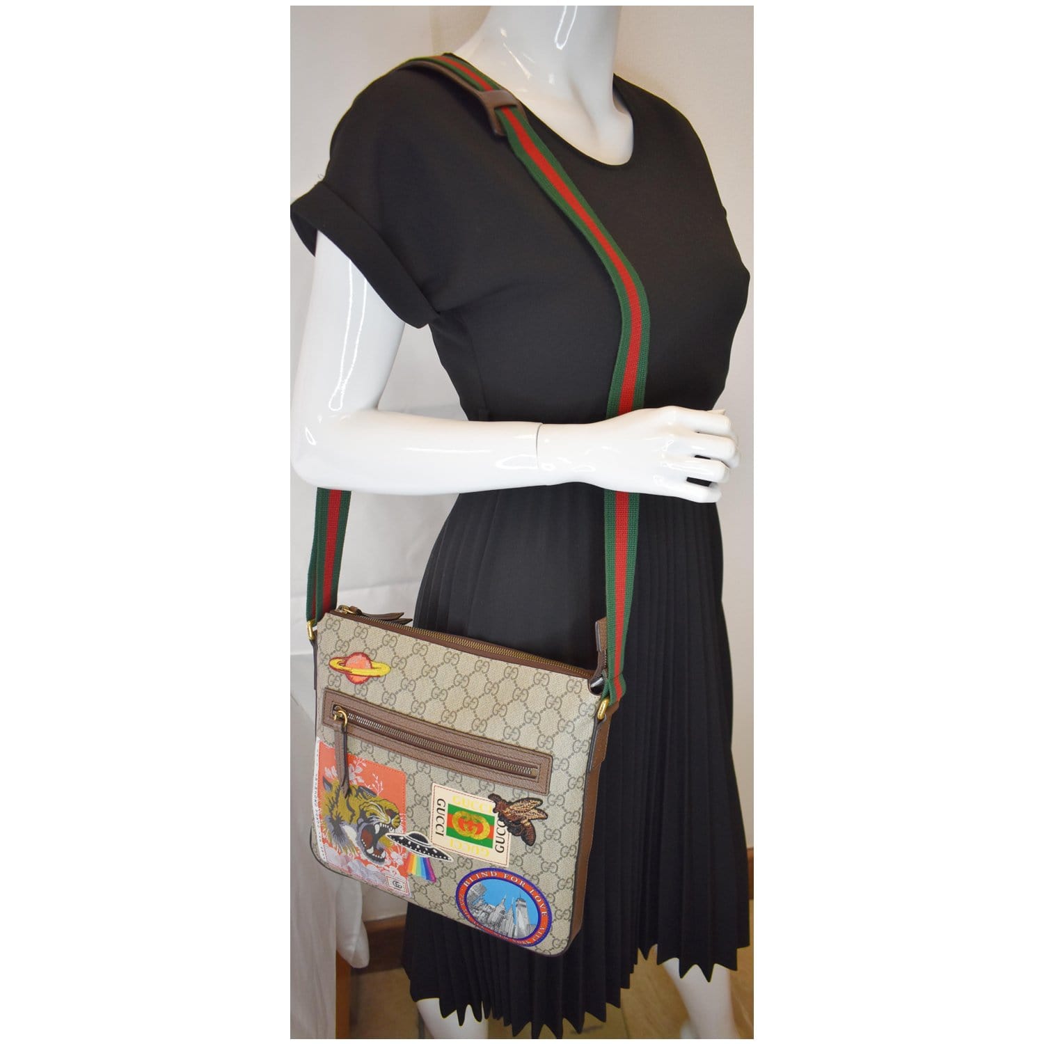 Gucci Courrier Zip Supreme Messenger Bag Canvas Beige Crossbody Bag