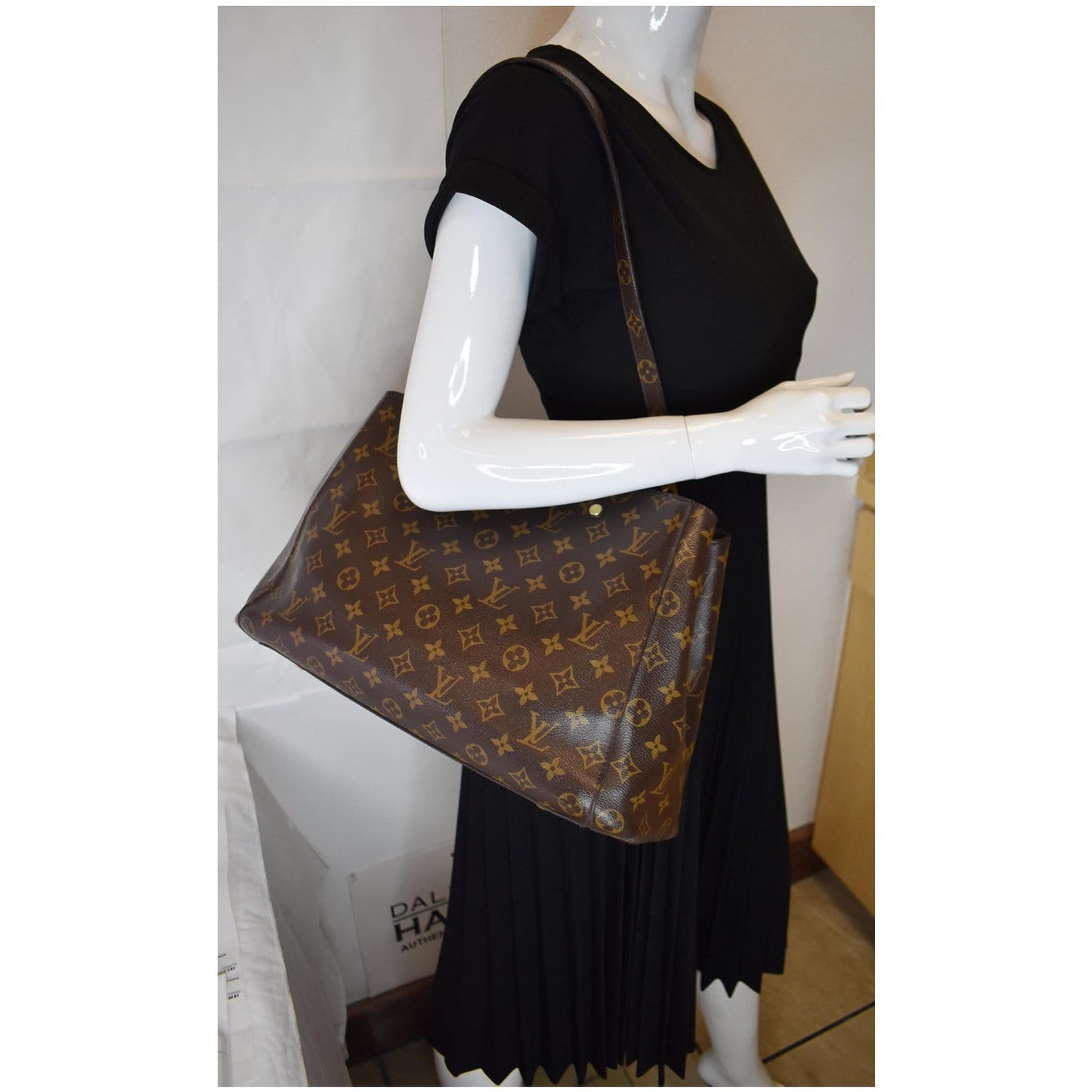 Louis Montaigne Gm Shoulder Bag Canvas Monogram Brown 2