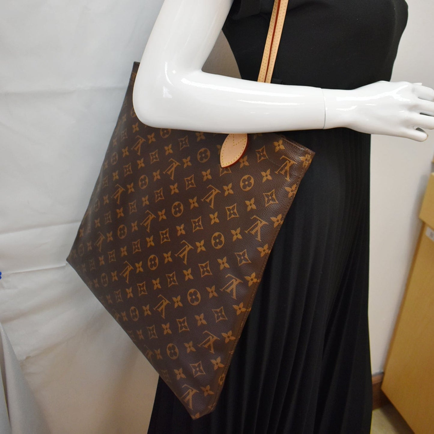 Louis Carry It Shoulder Bag Canvas Monogram