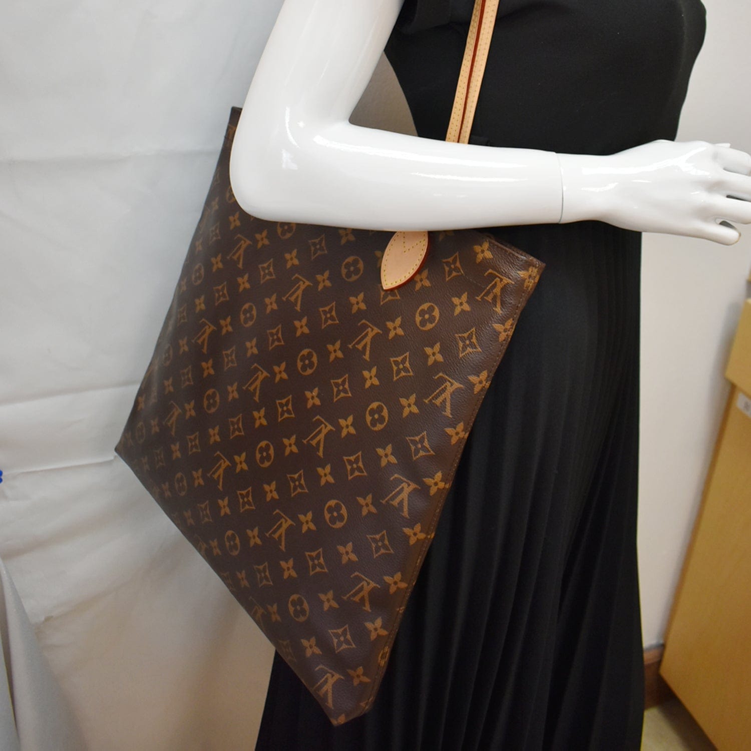 Louis Carry It Shoulder Bag Canvas Monogram