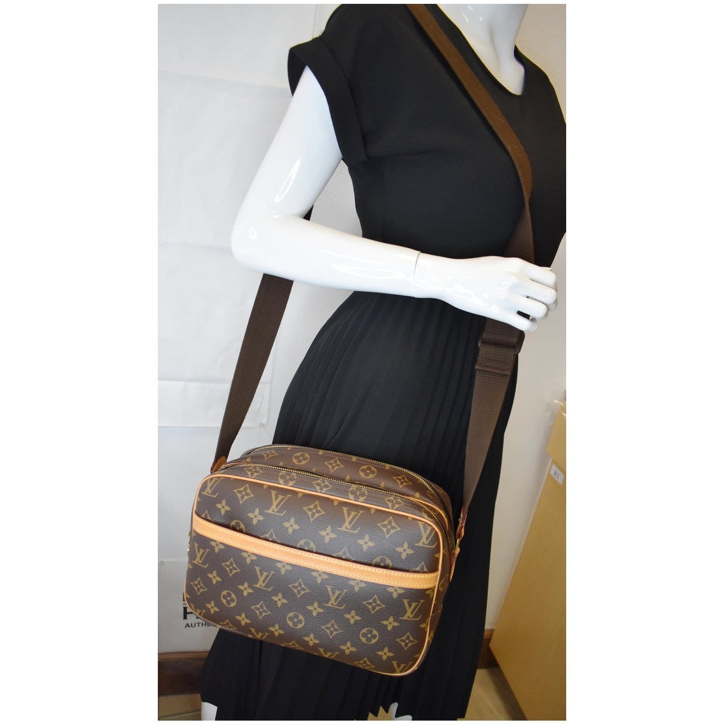 Louis Reporter Pm Shoulder Bag Canvas Monogram