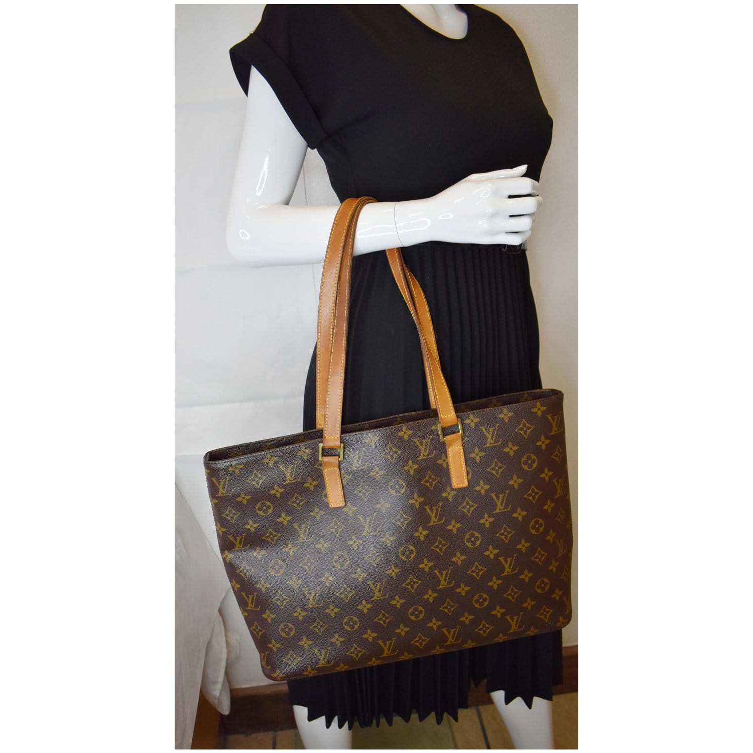 Louis Luco Tote Bag Canvas Monogram Brown 1