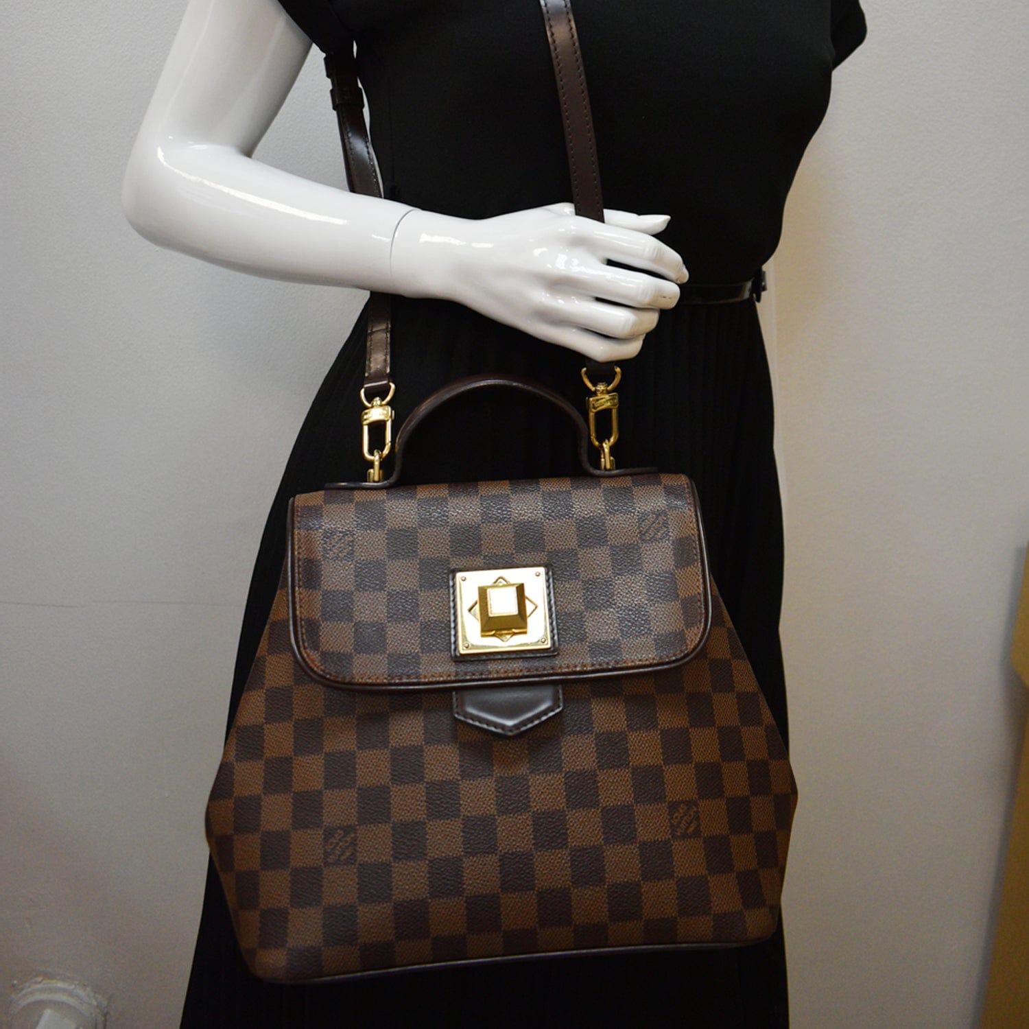 Louis Bergamo Pm Damier Ebene Shoulder Bag Brown
