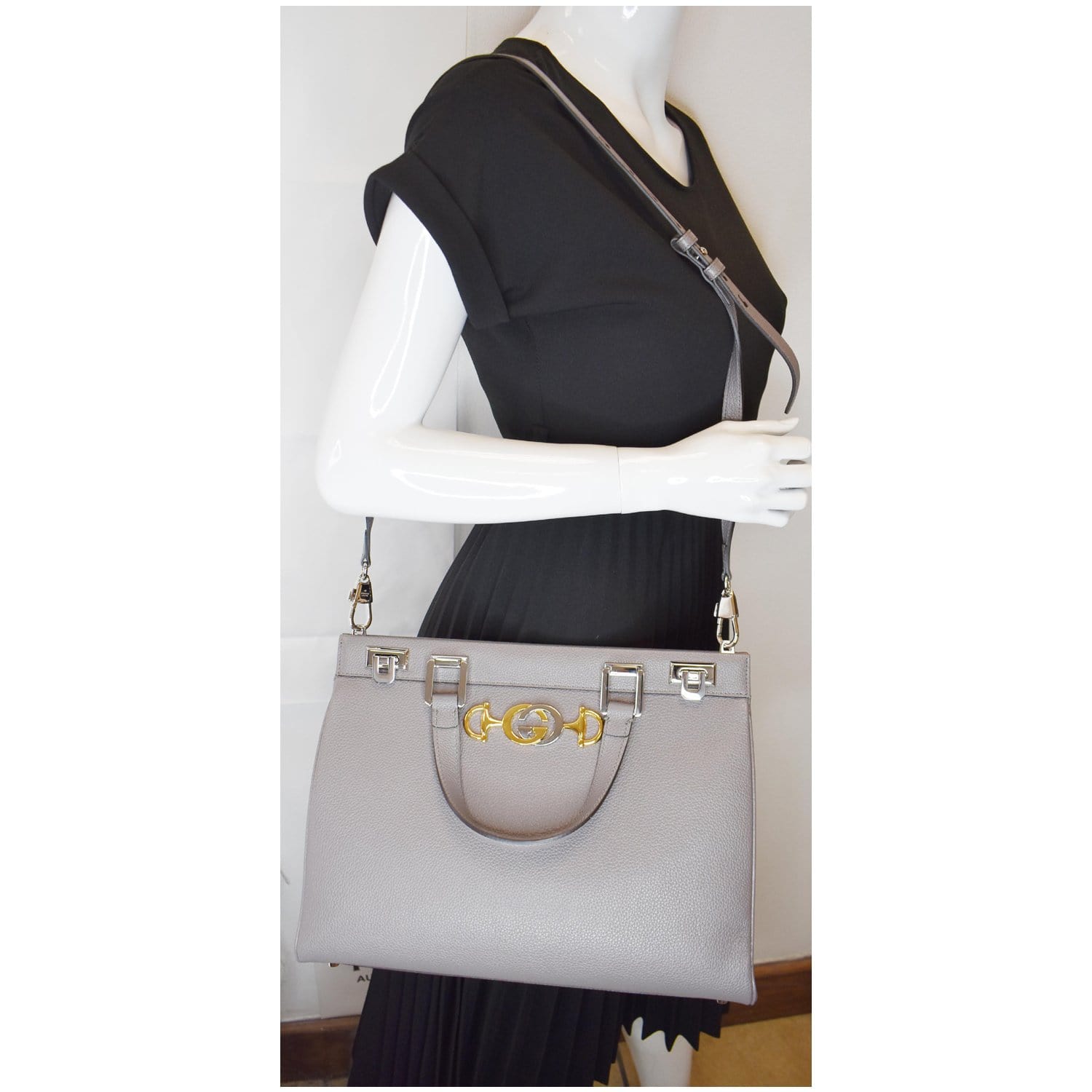 Gucci Zumi Grainy Top Handle Bag Dusty Grey Leather Medium Shoulder Bag
