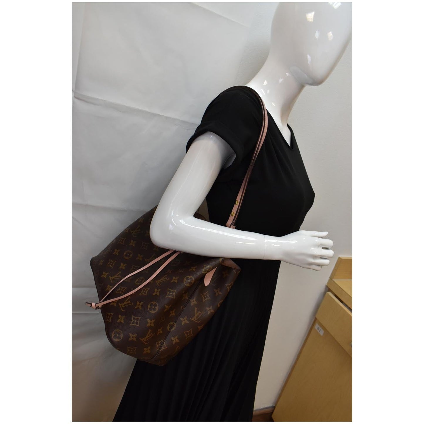 Louis Neonoe Mm Shoulder Bag Canvas Monogram