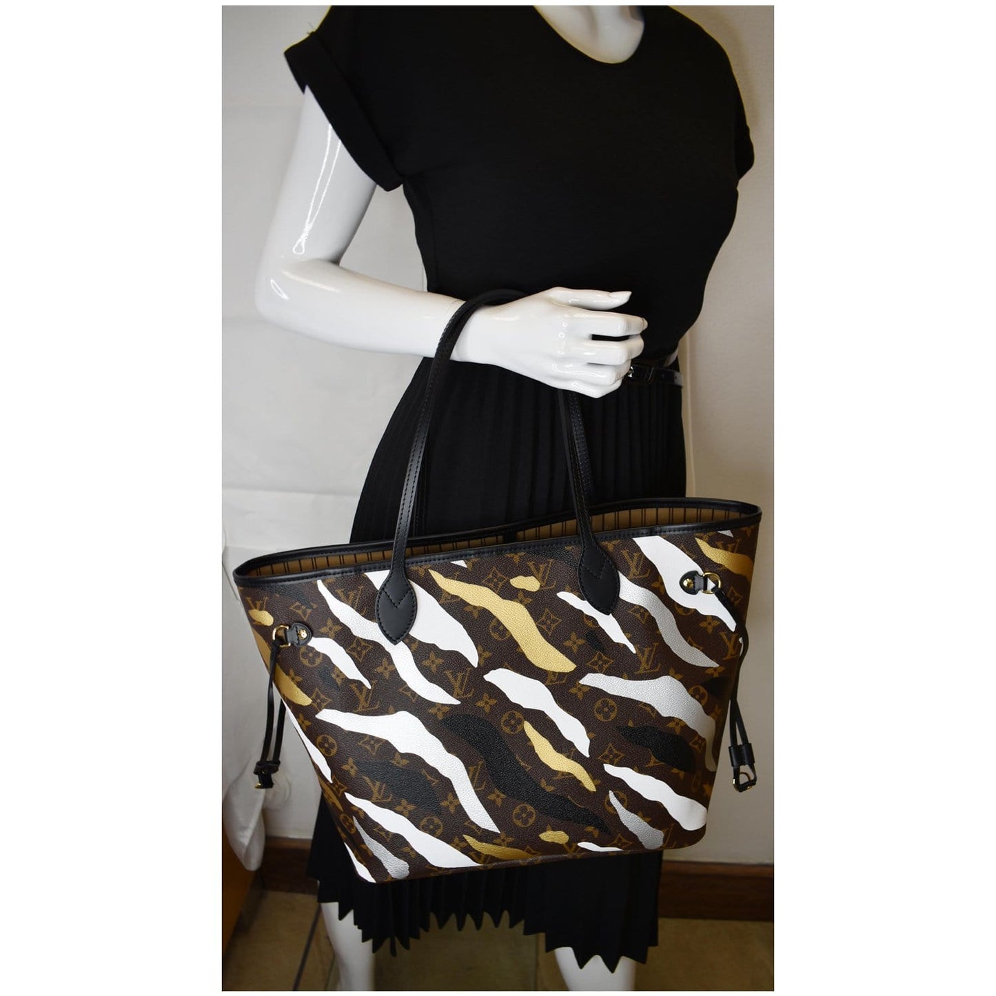 Louis Neverfull Mm Shoulder Bag Silver Canvas Monogram