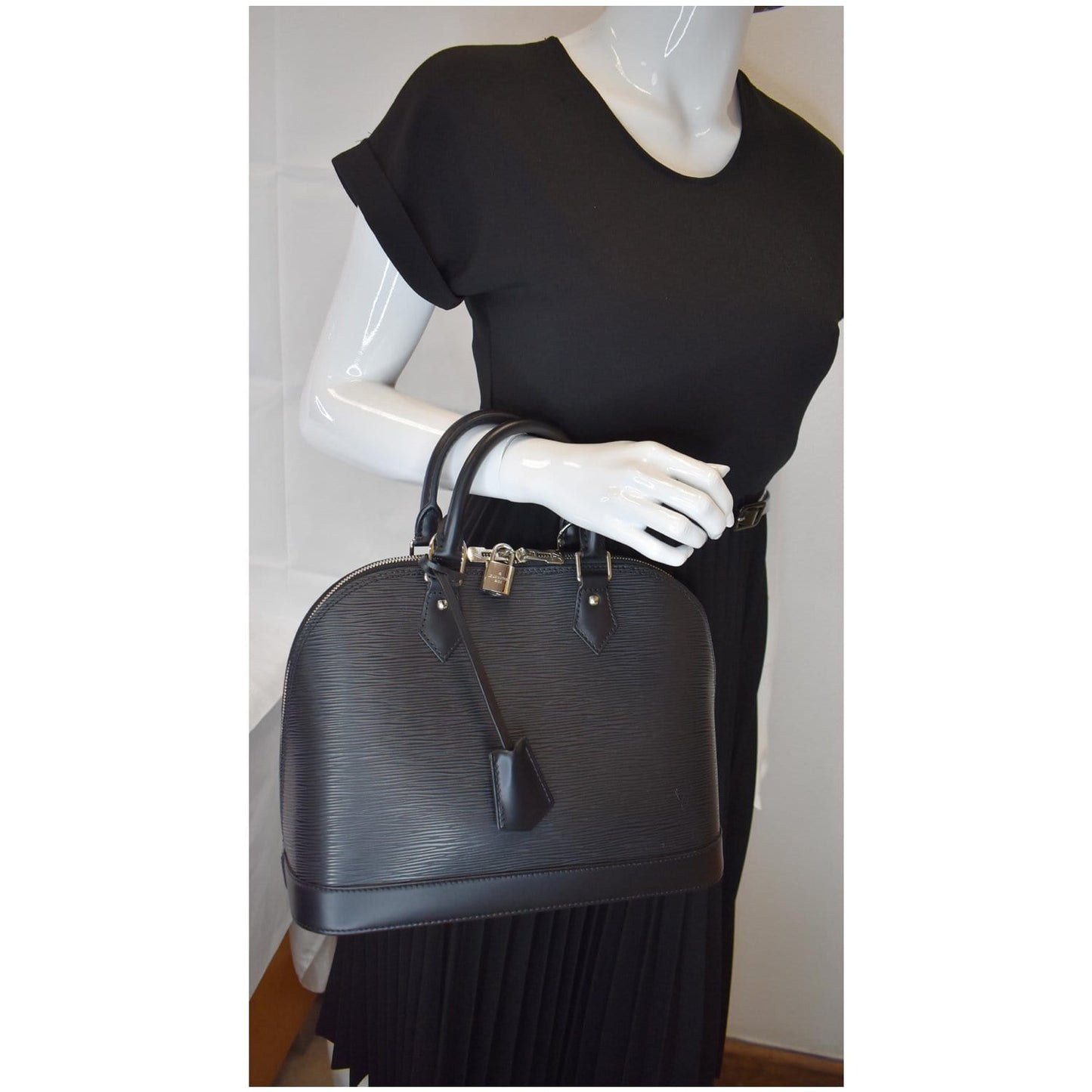 Louis Alma Pm Epi Satchel Bag Leather Black Travel Bag