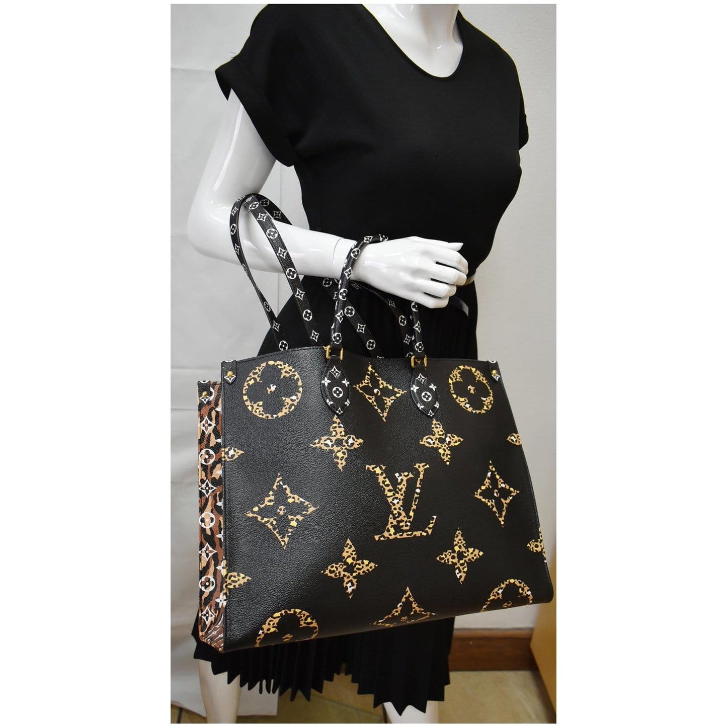 Louis Onthego Jungle Gm Giant Tote Shoulder Canvas Monogram Shoulder Bag