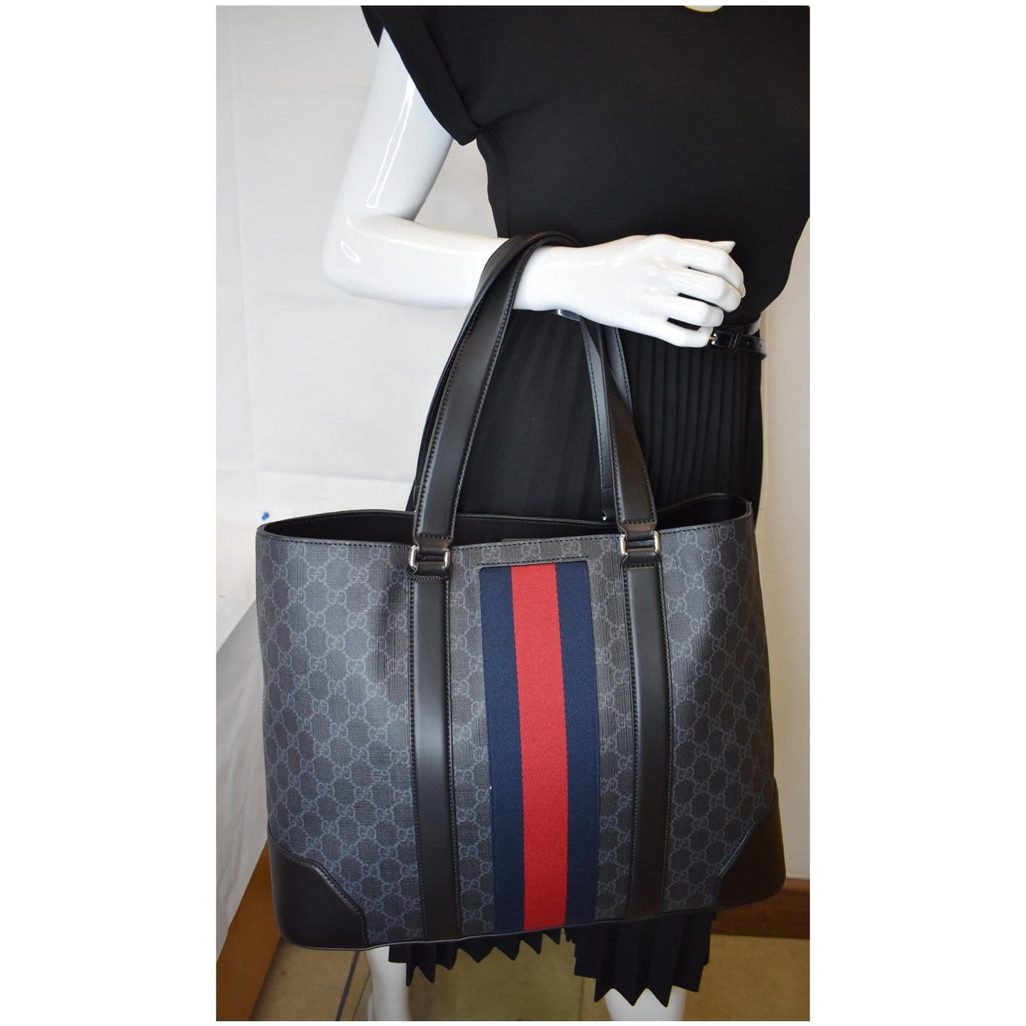 Gucci Sherry Line Supreme Tote Bag Canvas Black Black 495560