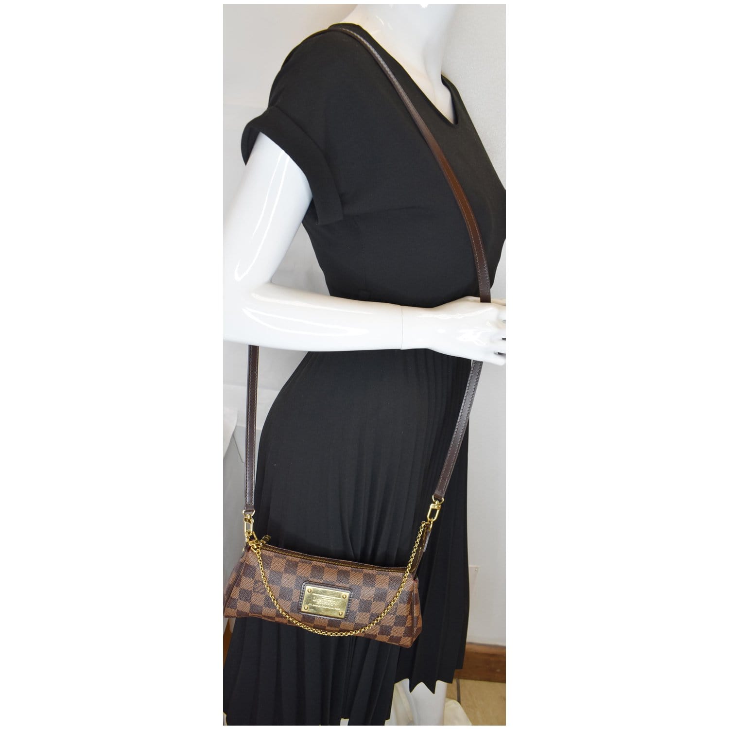 Louis Eva Damier Ebene Pochette Clutch Crossbody Crossbody Bag
