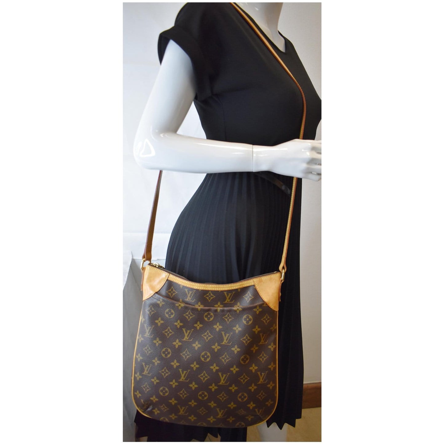 Louis Odeon Mm Shoulder Bag Canvas Monogram Brown 5