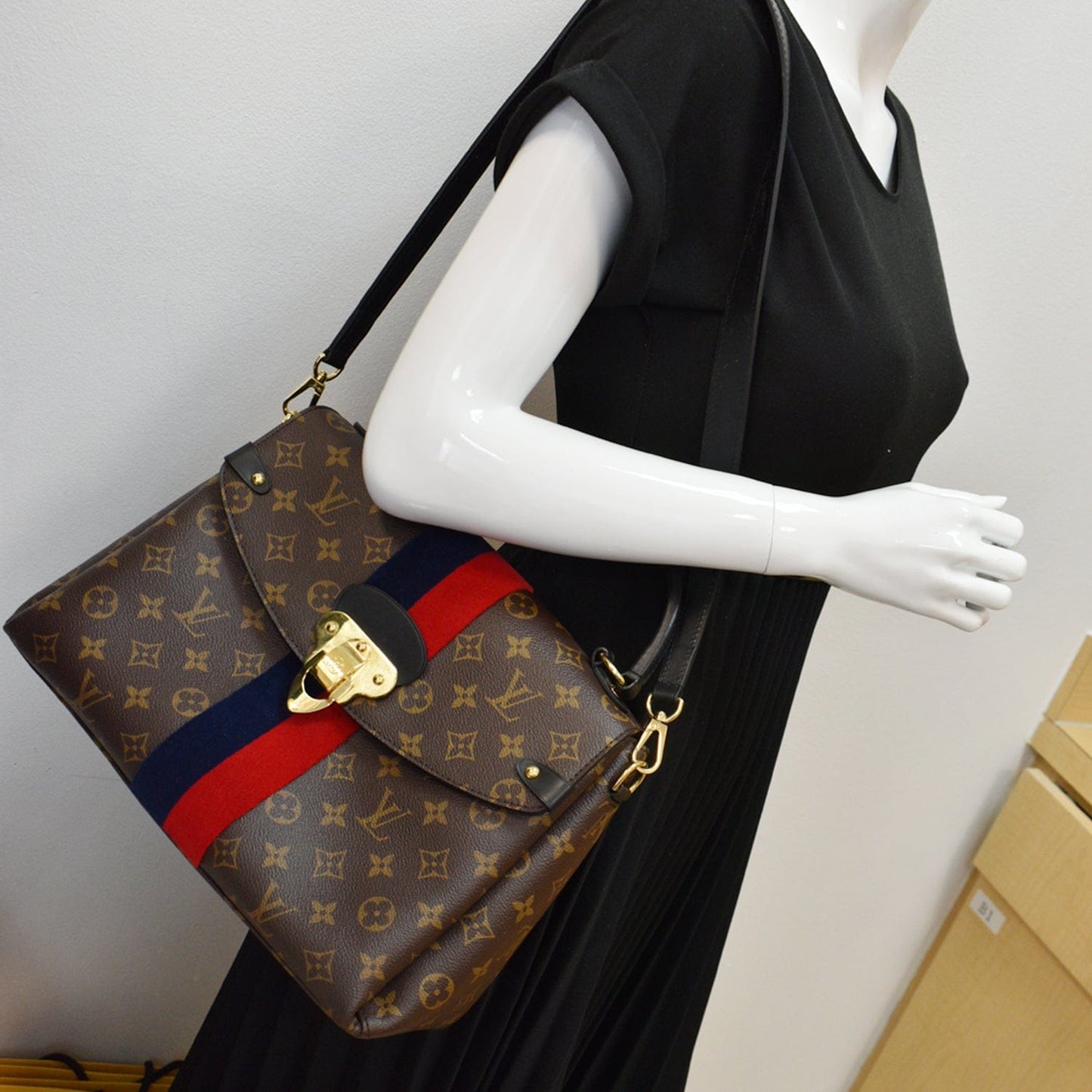 Louis Georges Mm Shoulder Bag Canvas Monogram
