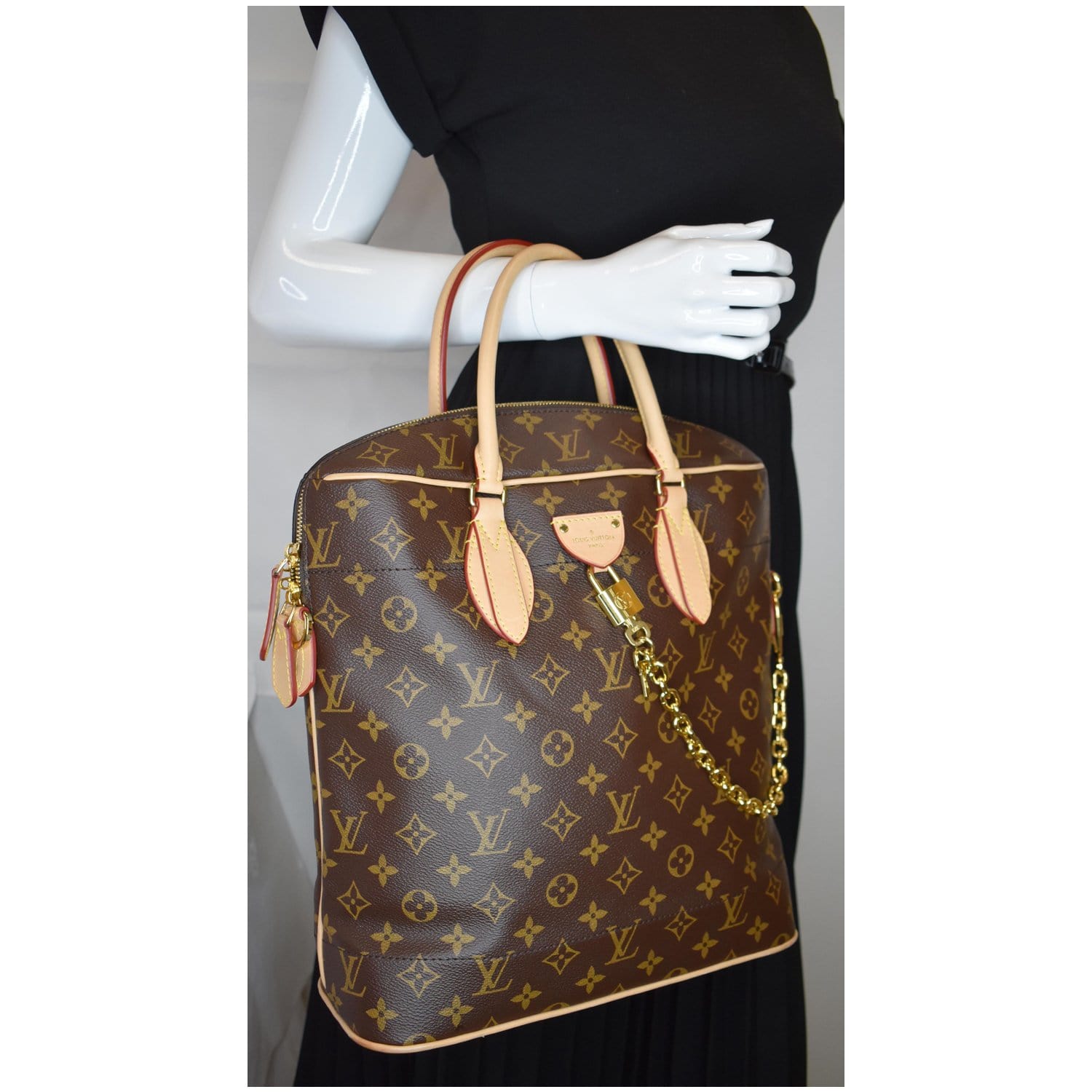 Louis Carry All Mm Shoulder Bag Canvas Monogram