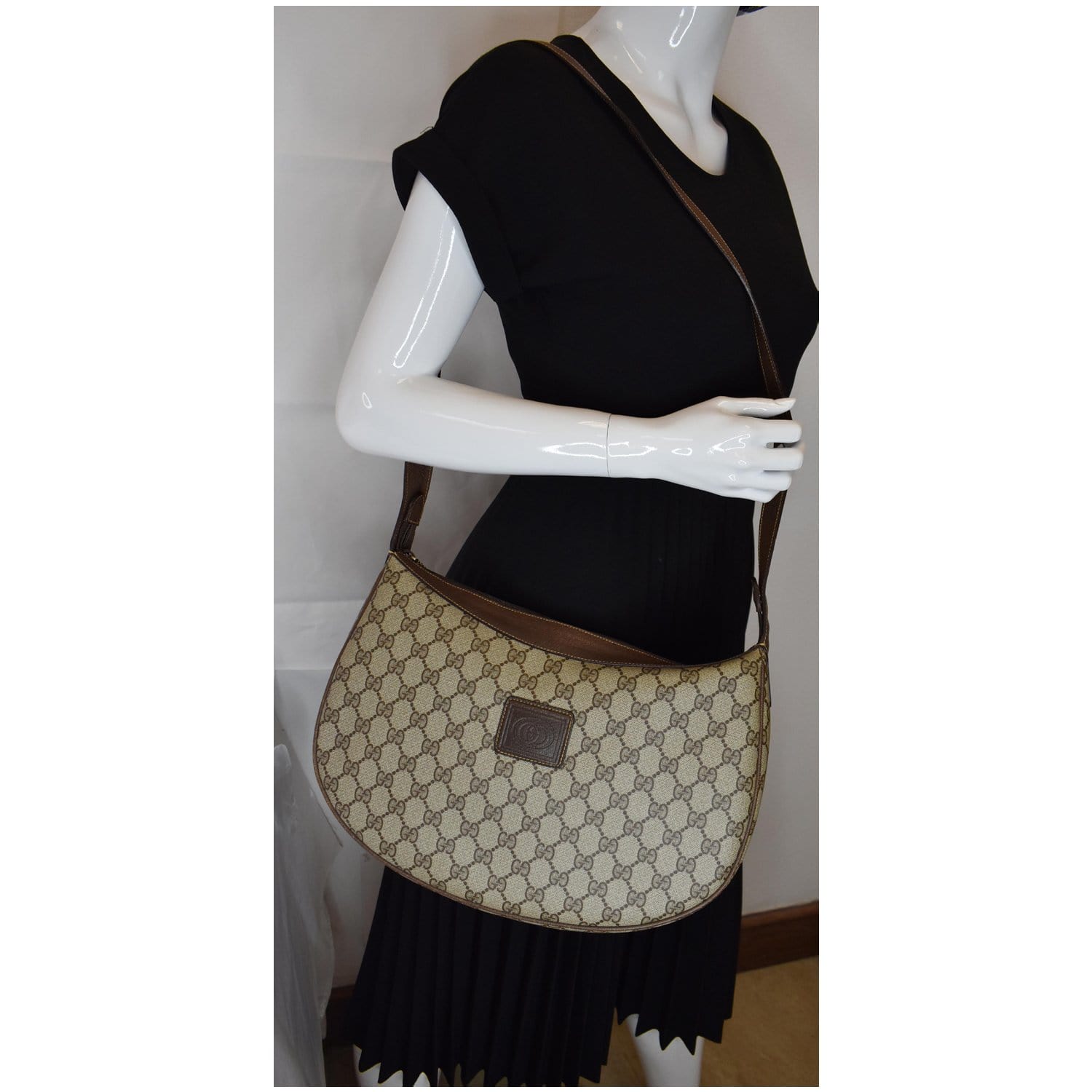 Gucci Supreme Shoulder Bag Canvas Beige Crossbody Bag