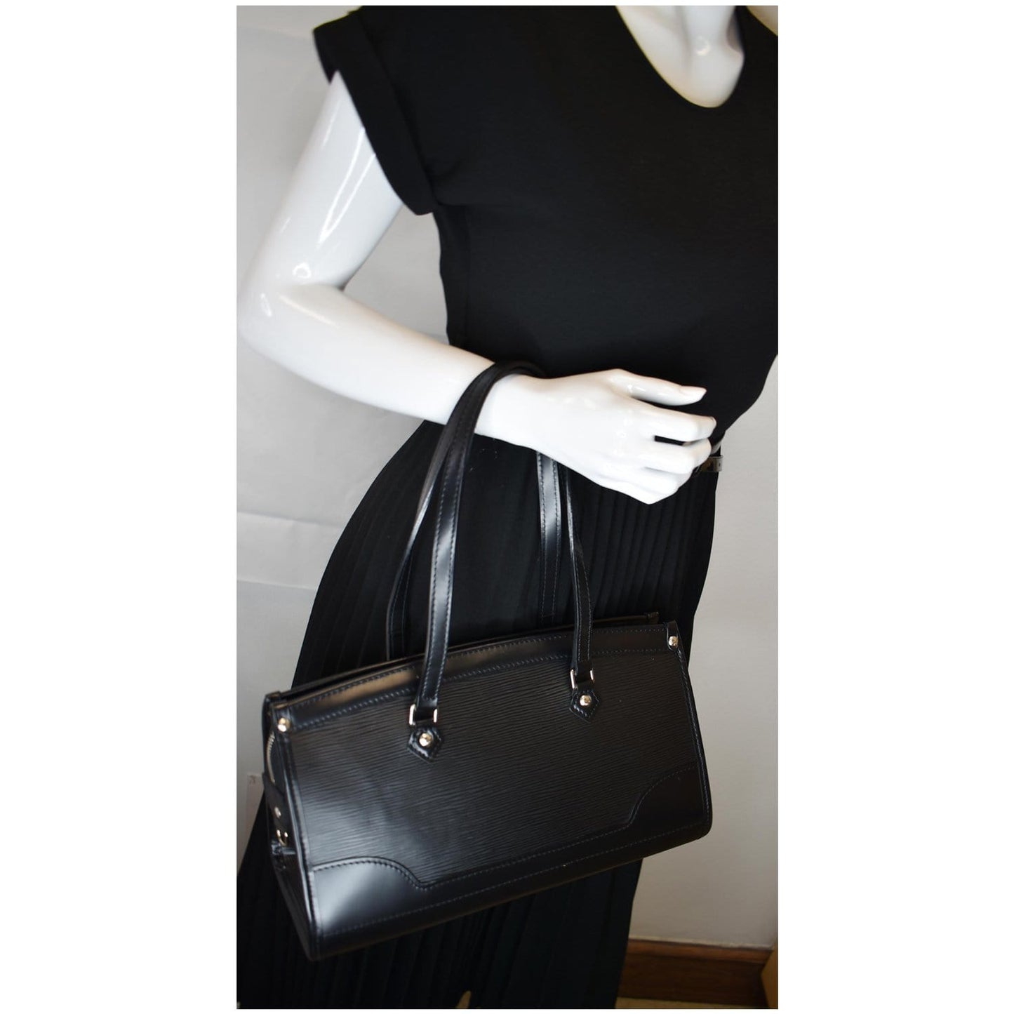 Louis Madeleine Pm Epi Shoulder Bag Leather Black