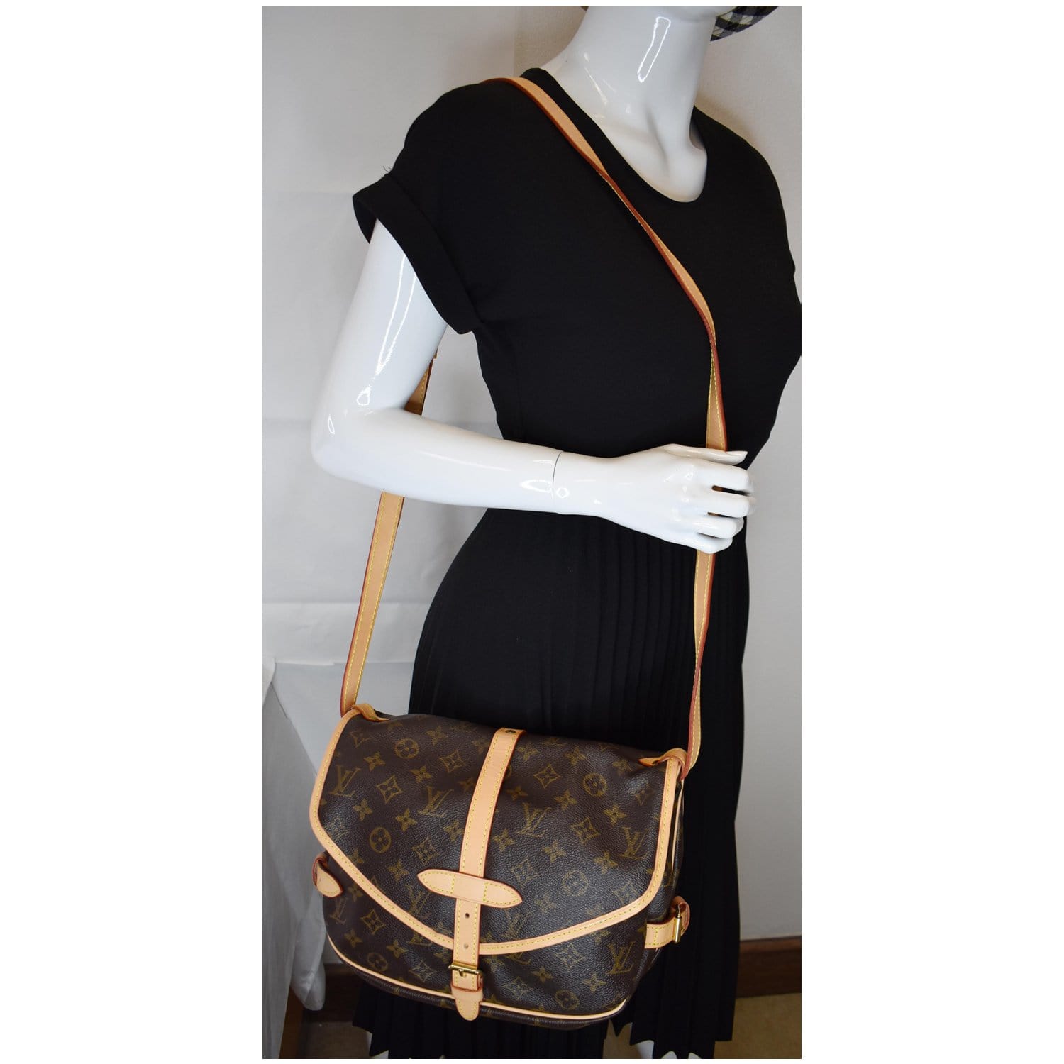 Louis Saumur Shoulder Bag Canvas Monogram Brown 3