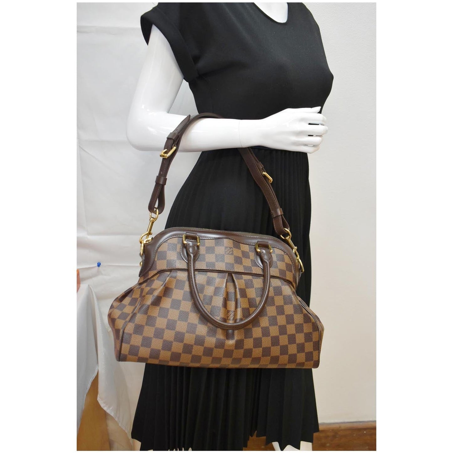 Louis Trevi Pm Damier Ebene Shoulder Bag Brown