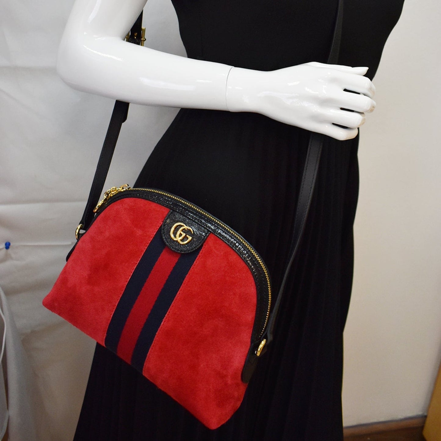 Gucci Ophidia Shoulder Bag Suede Red