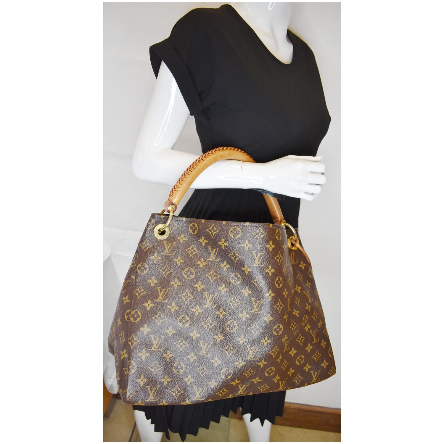Louis Artsy Mm Shoulder Bag Canvas Monogram Brown 24