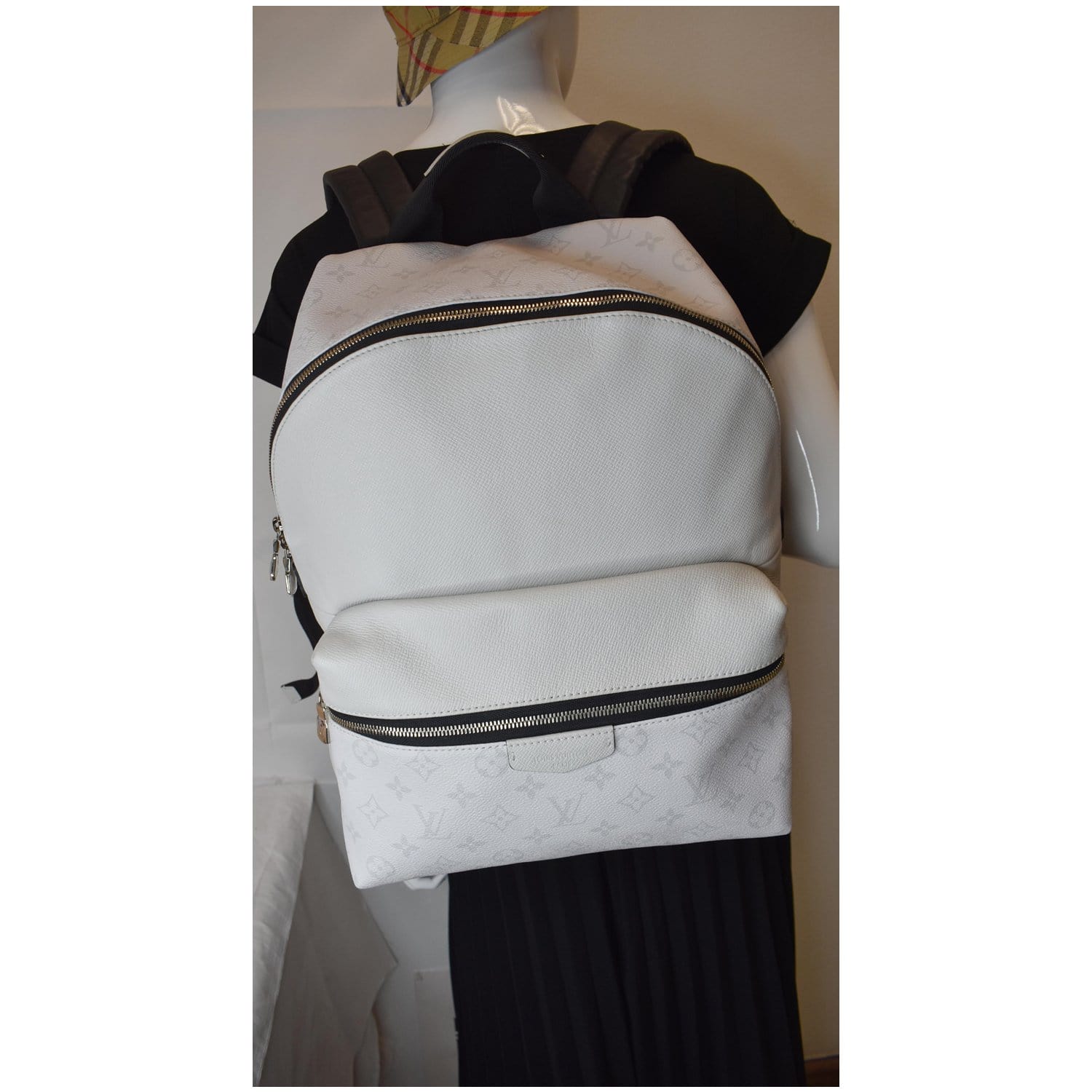 Louis Discovery Pm Taiga Backpack Leather Monogram