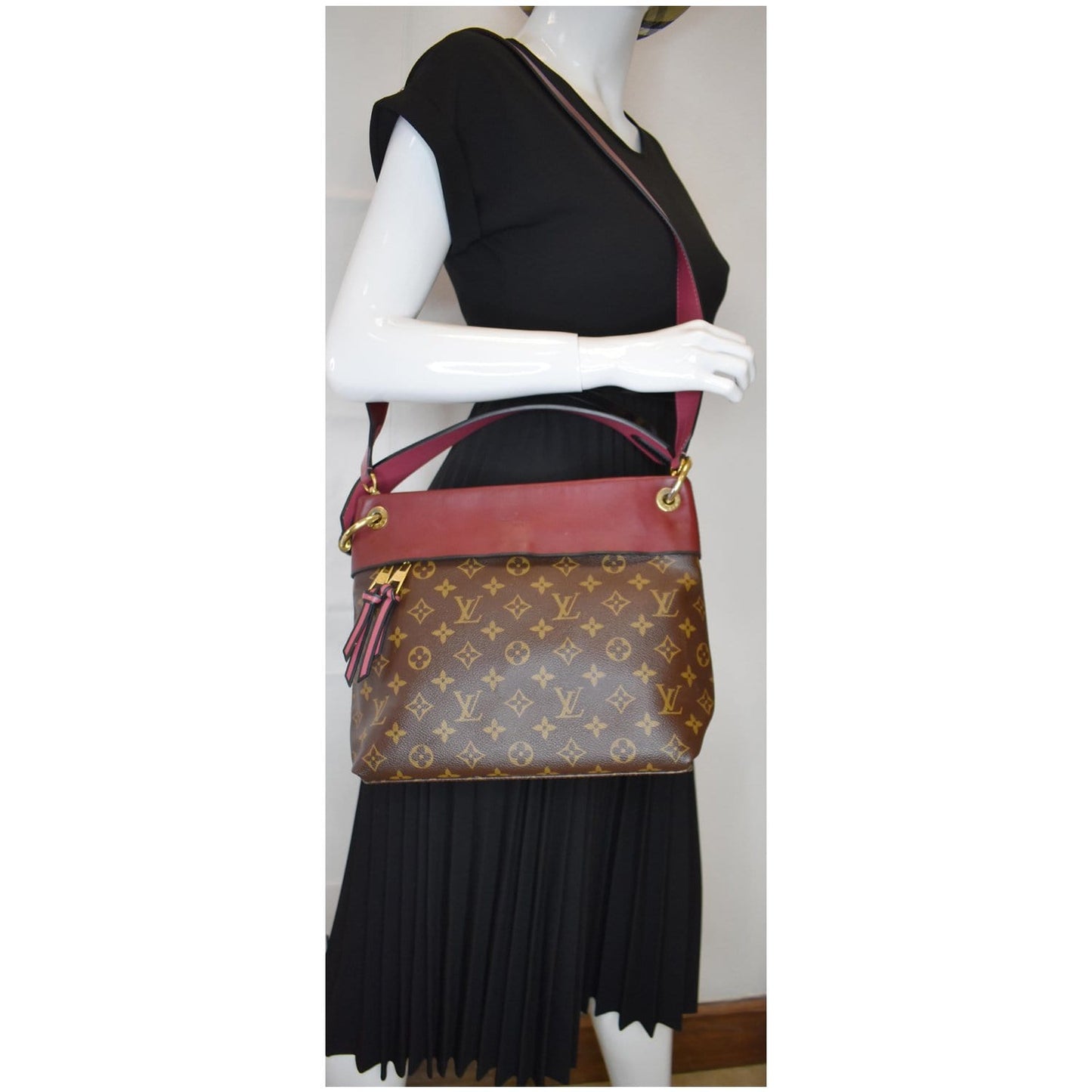 Louis Tuileries Besace Shoulder Bag Rose Bruyere Canvas Monogram Rose Bruyere