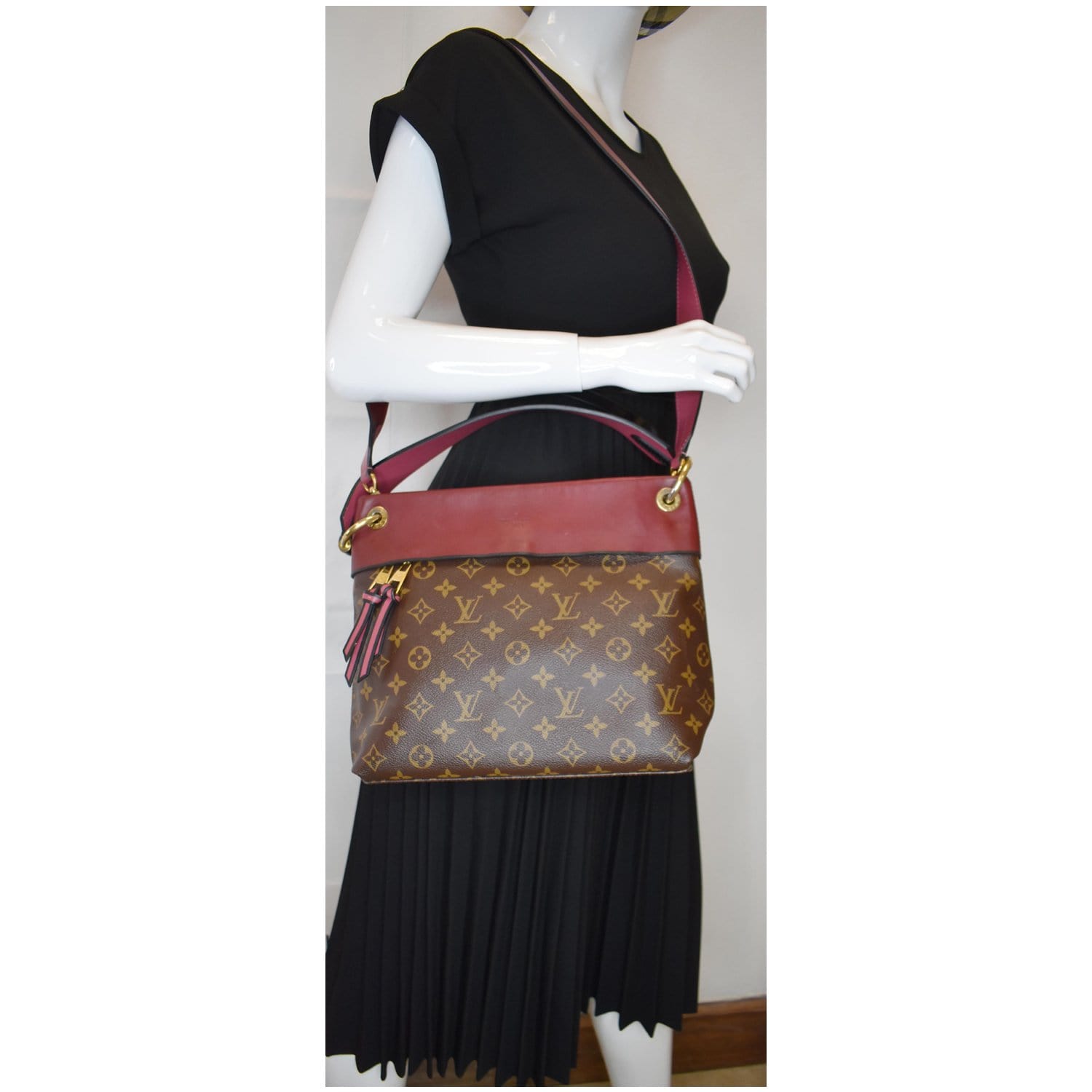 Louis Tuileries Besace Shoulder Bag Rose Bruyere Canvas Monogram Rose Bruyere