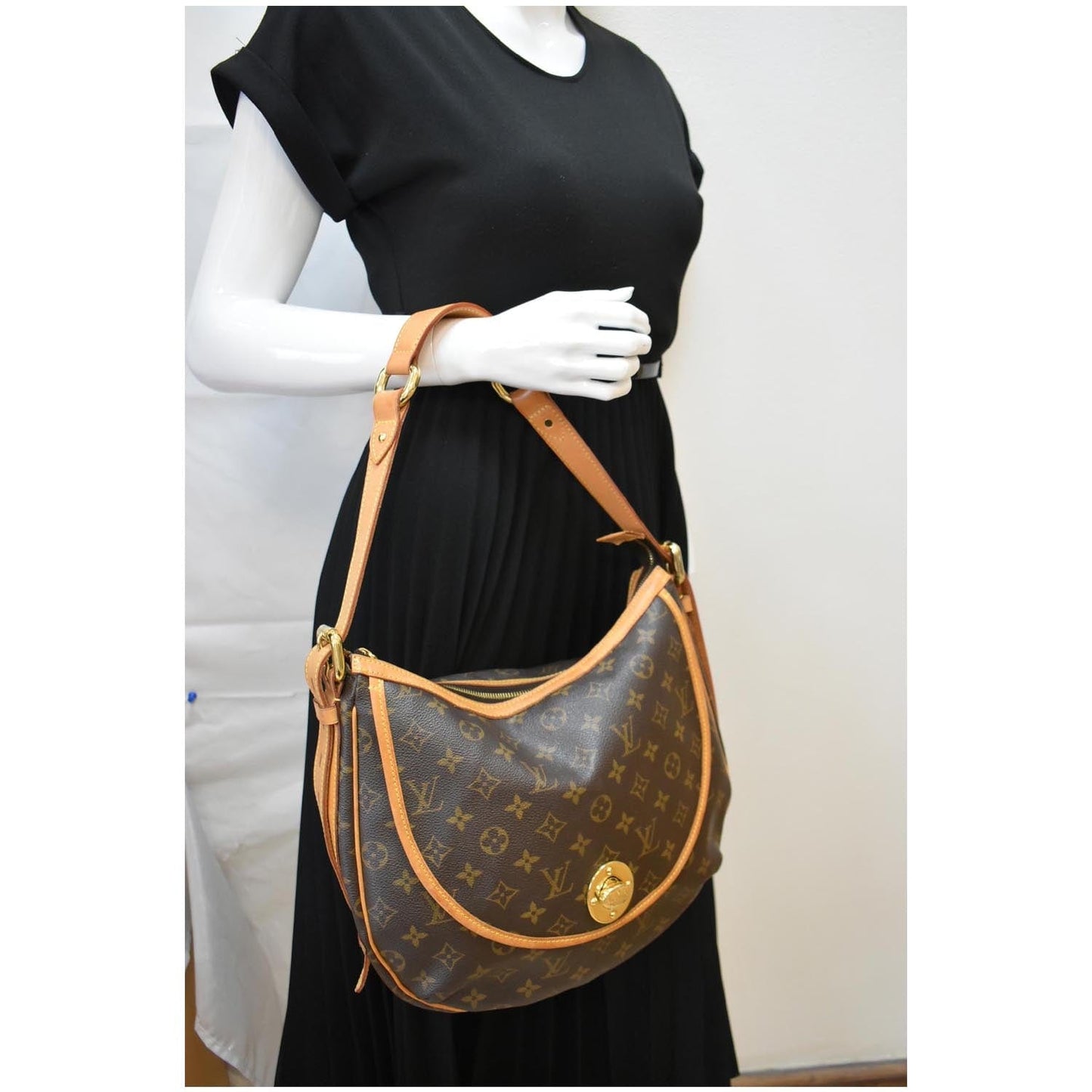 Louis Tulum Gm Shoulder Bag Canvas Monogram Brown 5