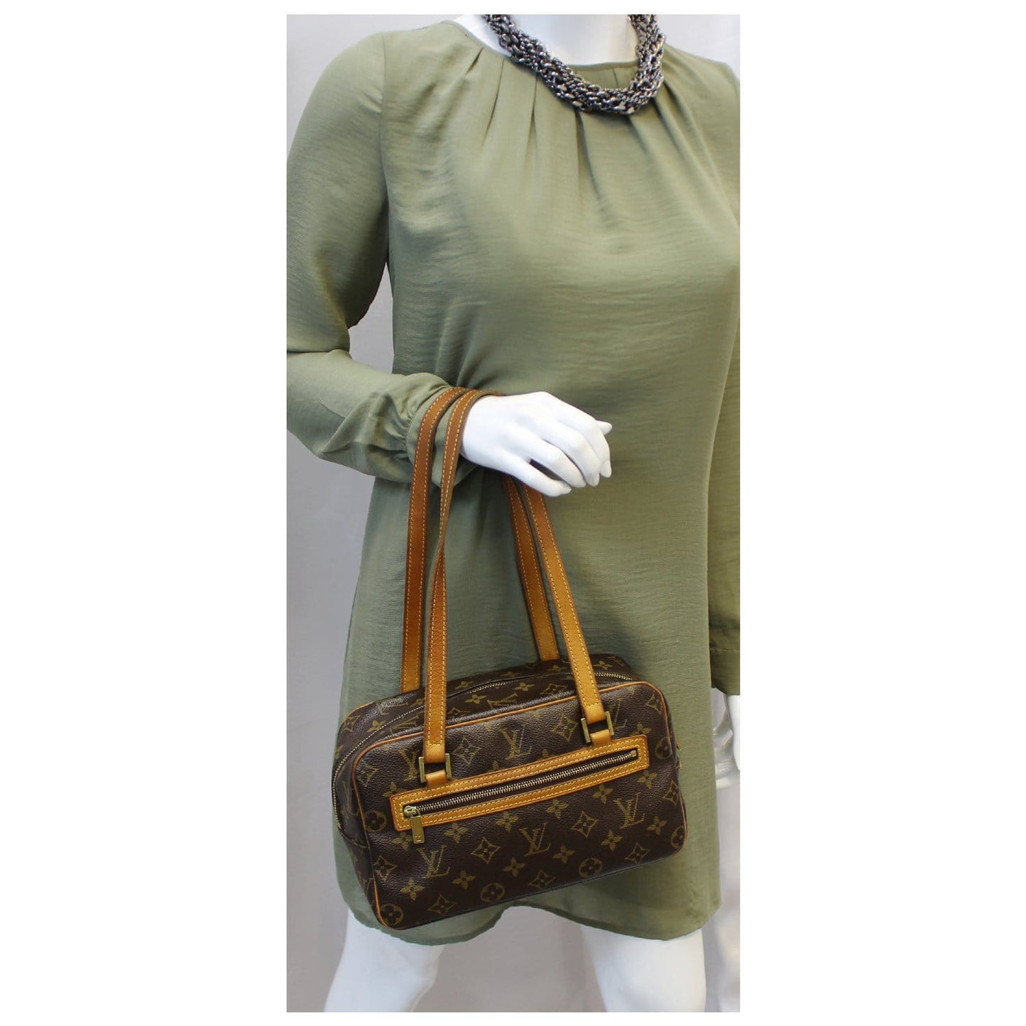 Louis Cite Mm Shoulder Bag Canvas Monogram