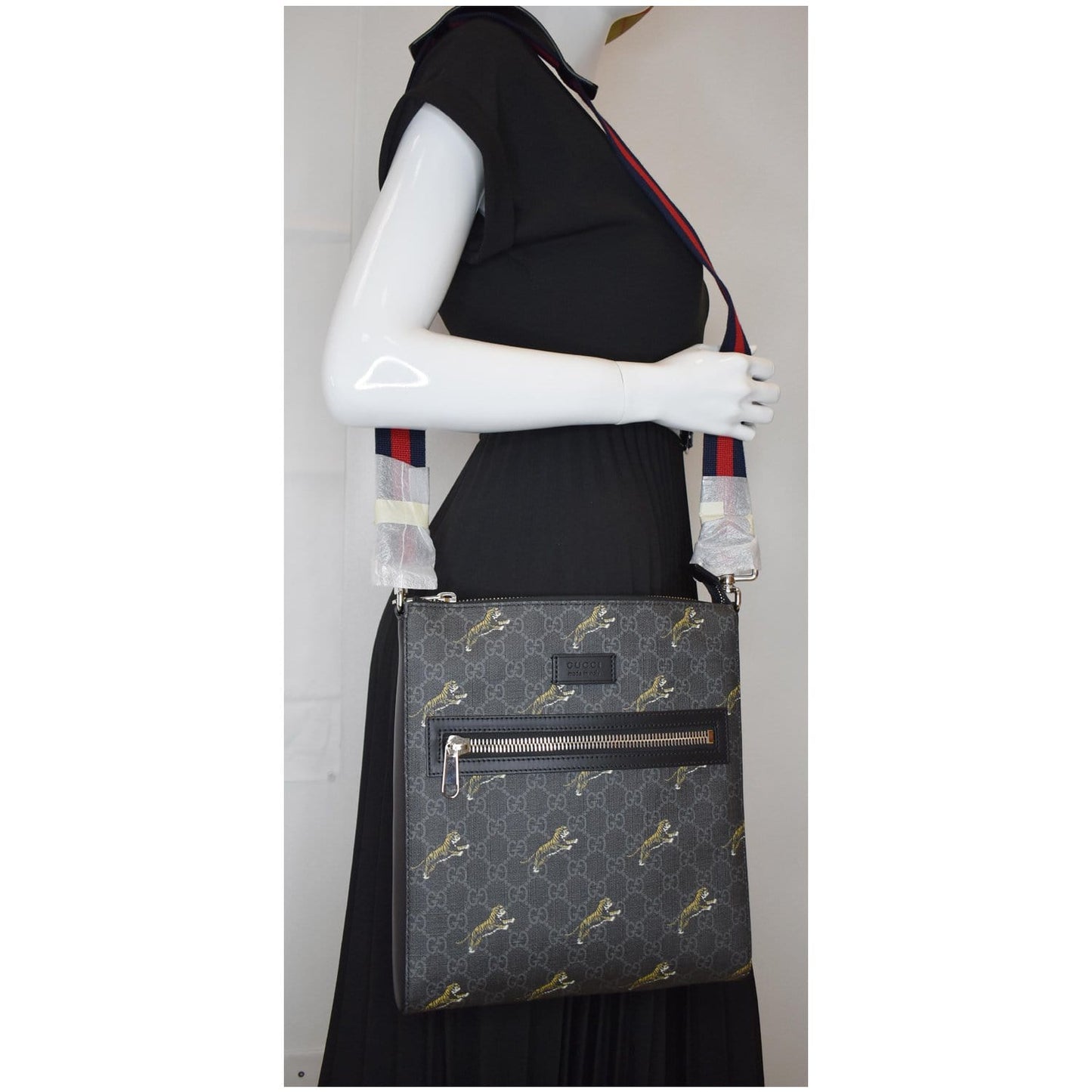 Gucci Bestiary Tigers Supreme Square Messenger Bag Black Crossbody Bag Black 474137