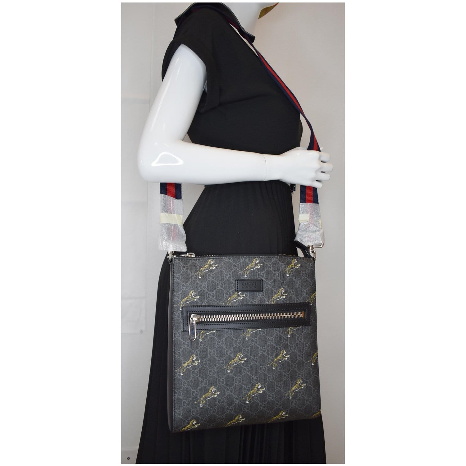 Gucci Bestiary Tigers Supreme Square Messenger Bag Black Crossbody Bag Black 474137