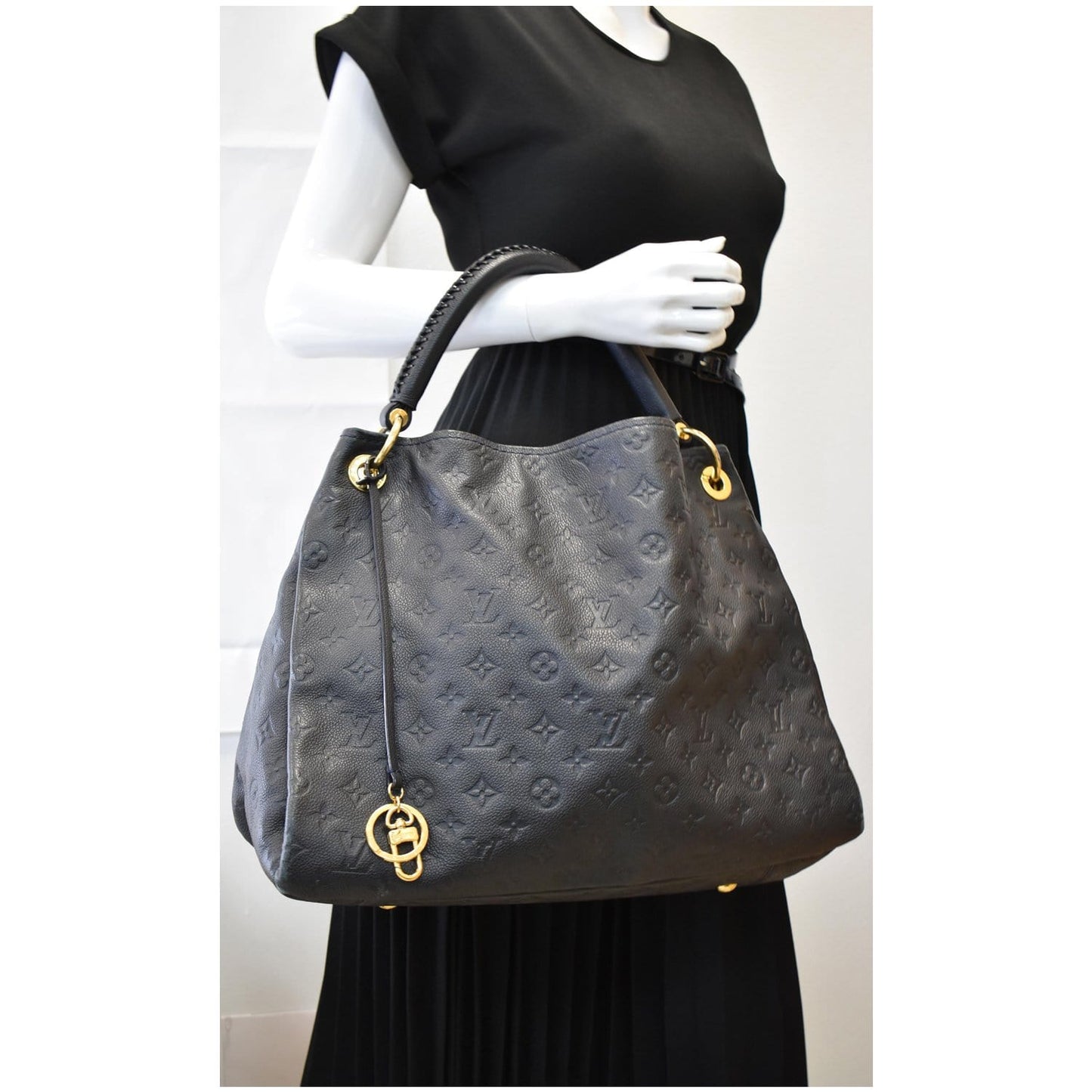Louis Artsy Mm Empreinte Shoulder Bag Leather Black