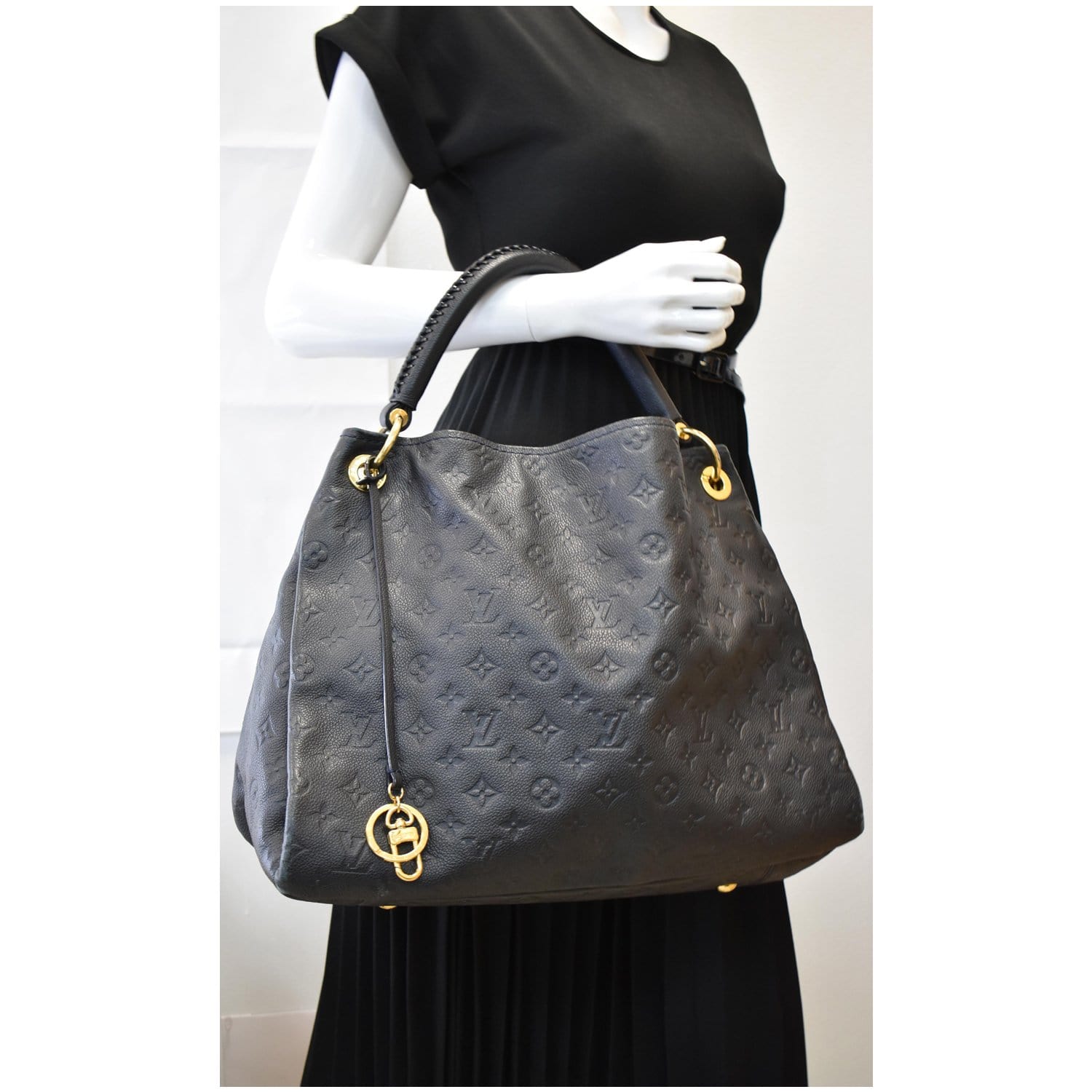 Louis Artsy Mm Empreinte Shoulder Bag Leather Black