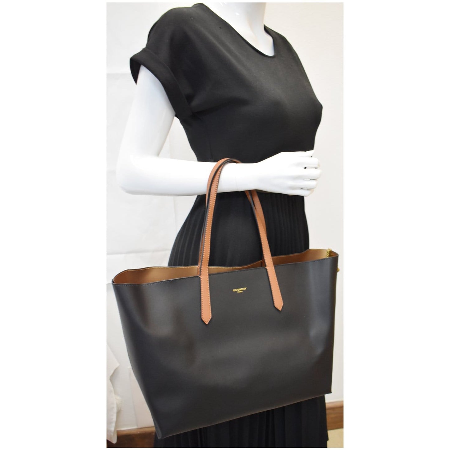 Givenchy Gv Calf Shopper Tote Bag Leather Black