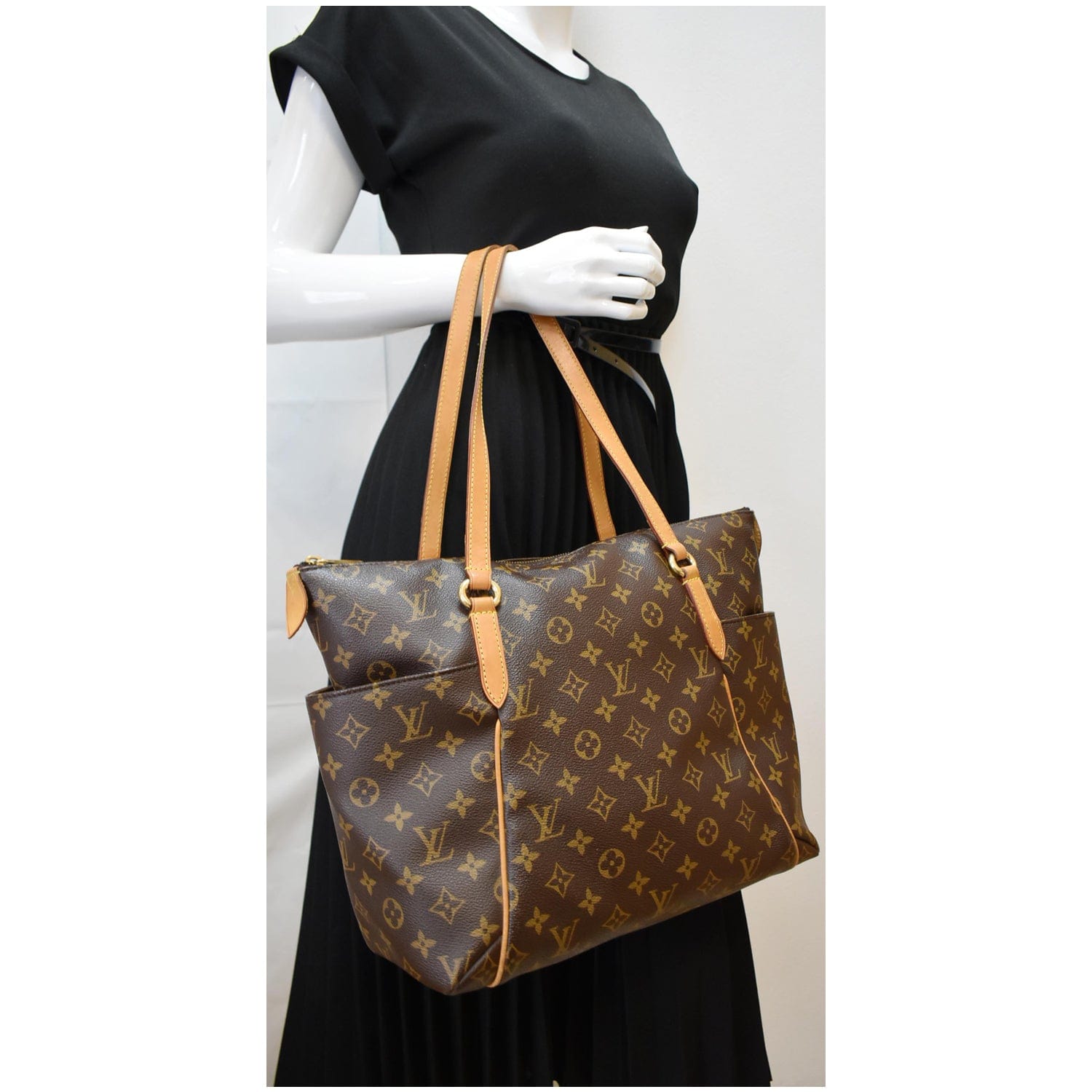 Louis Totally Mm Shoulder Bag Canvas Monogram