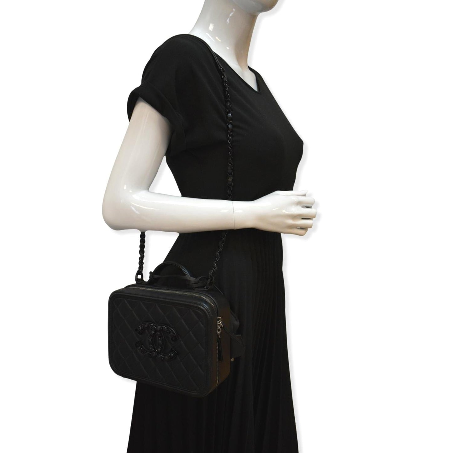 Chanel Incognito CC Filigree Vanity So Lambskin Black Travel Bag