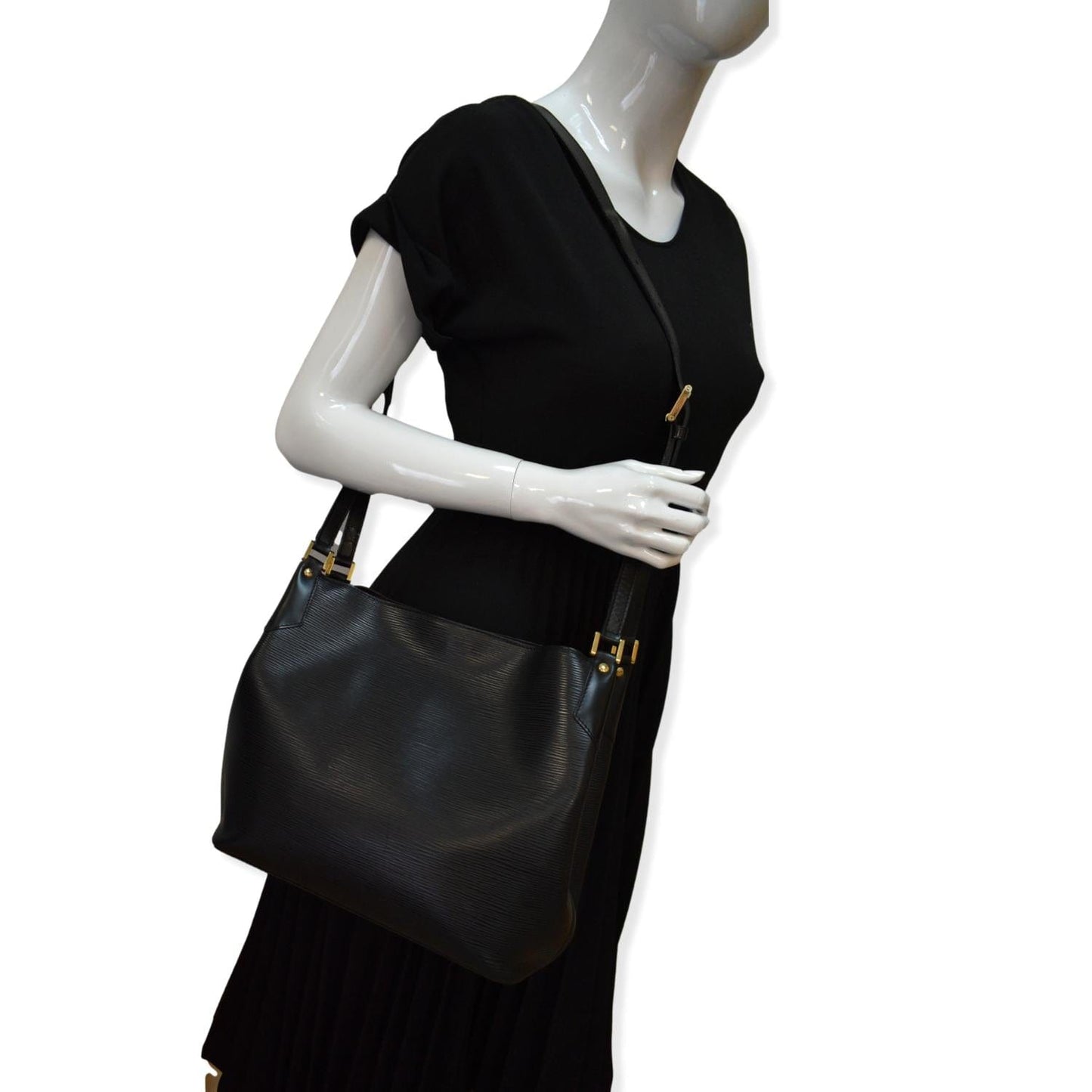 Louis Mandara Mm Epi Shoulder Bag Leather Black