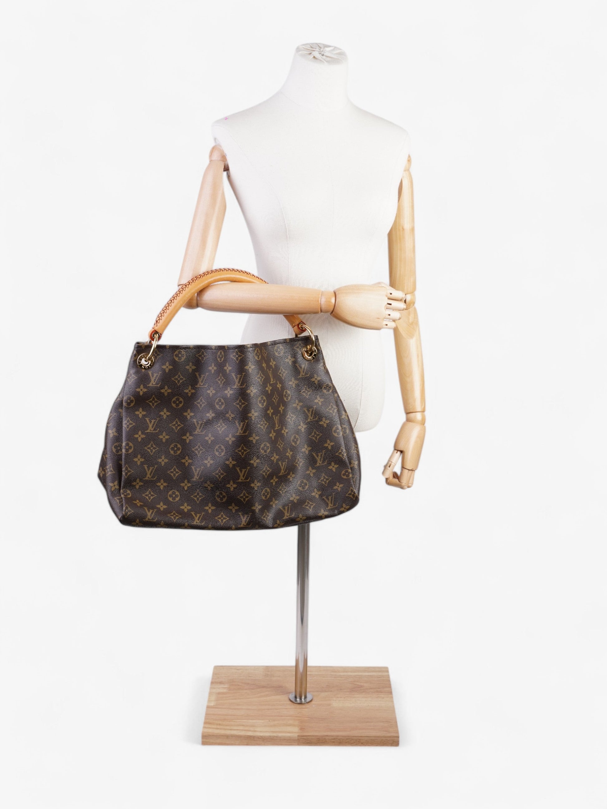 Louis Vuitton Artsy MM Monogram Canvas Handbag