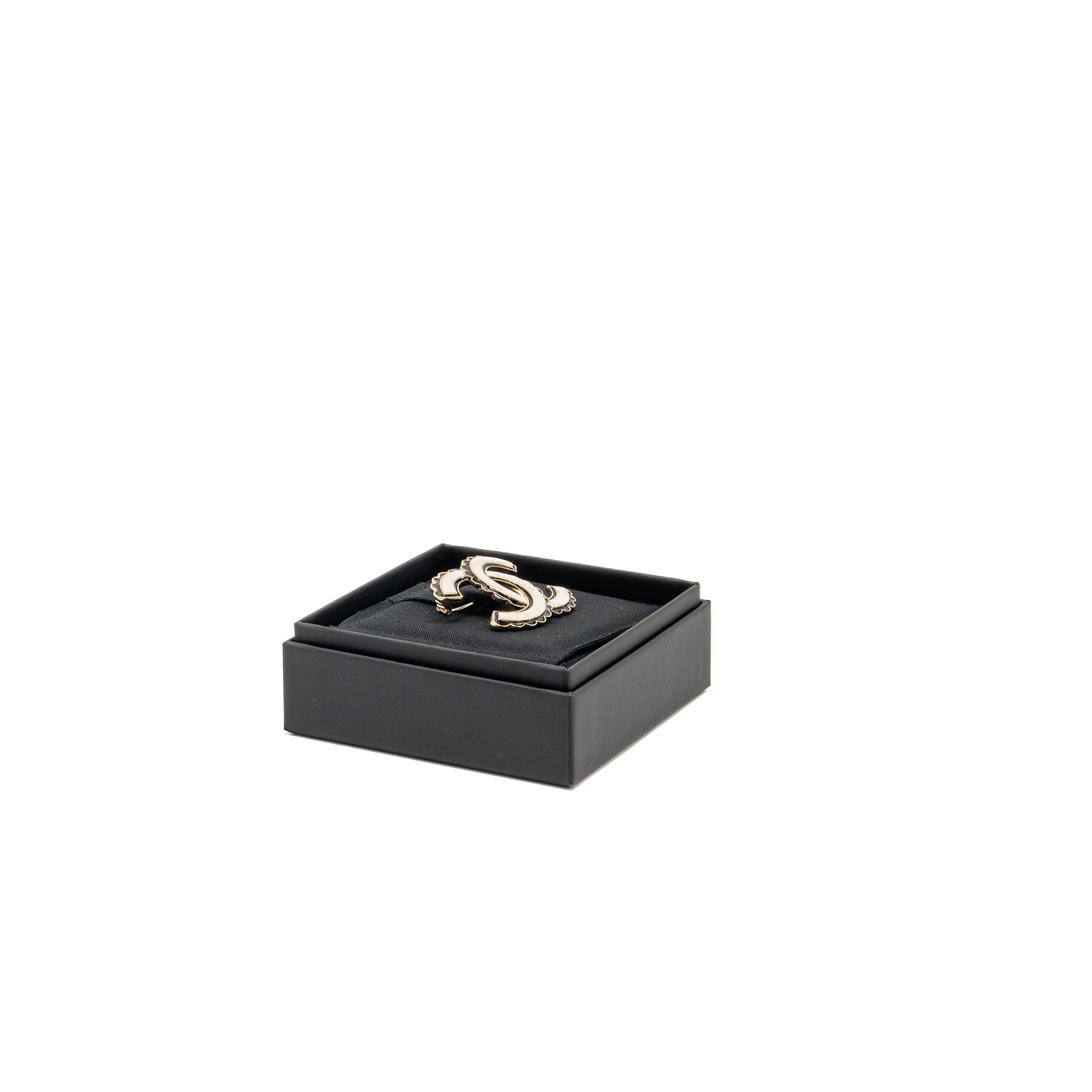 Chanel CC logo brooch Black Grey Handbag