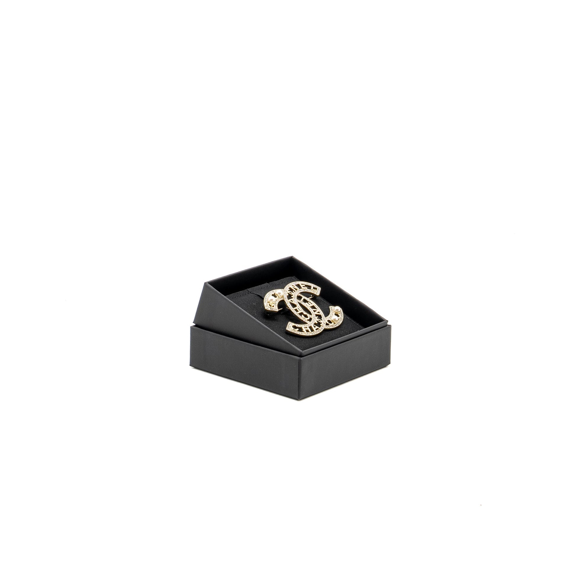 Chanel CC logo Crystal Pearl Brooch Light Gold Handbag