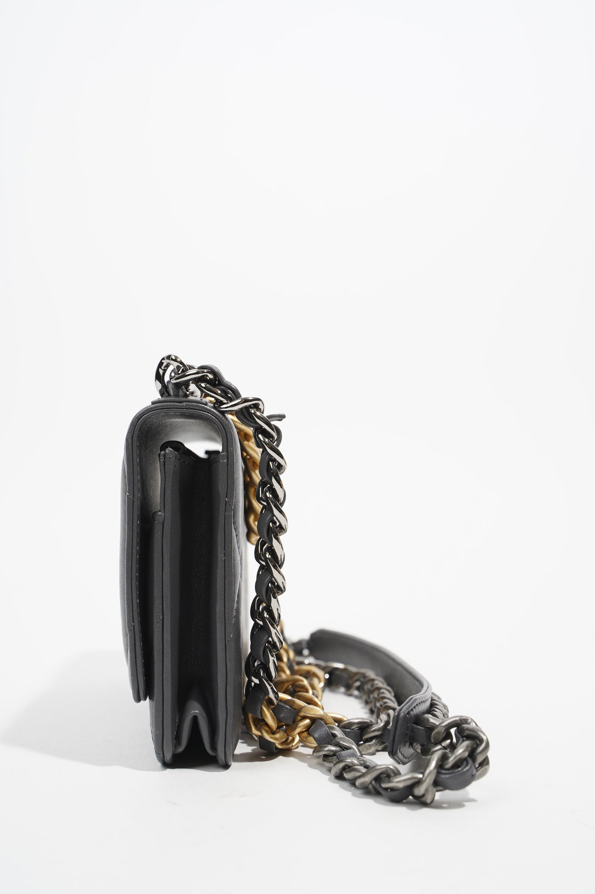Chanel Womens 19 Wallet On Chain