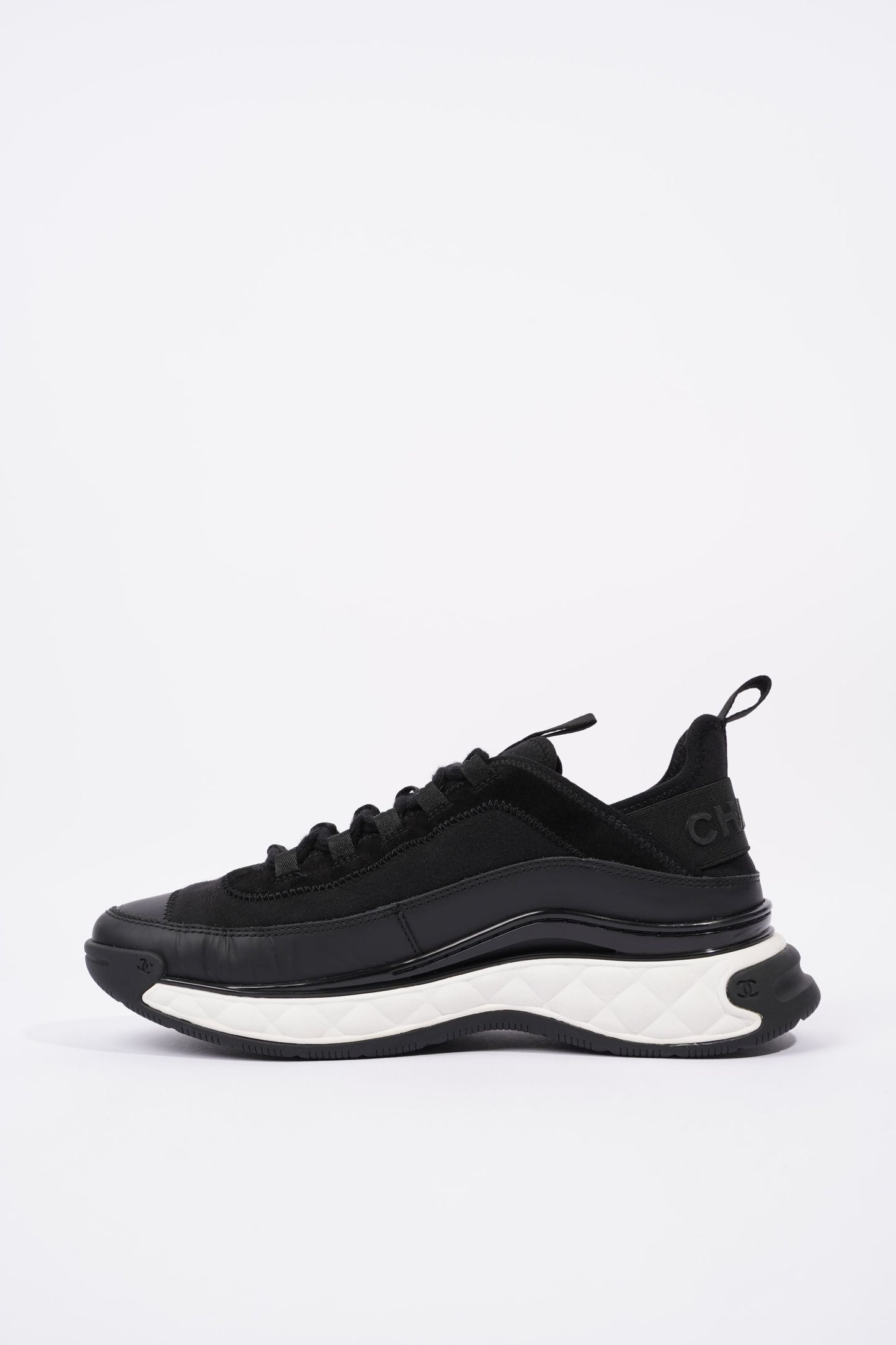 Chanel CC Logo Runners Black   White EU 40   UK 7