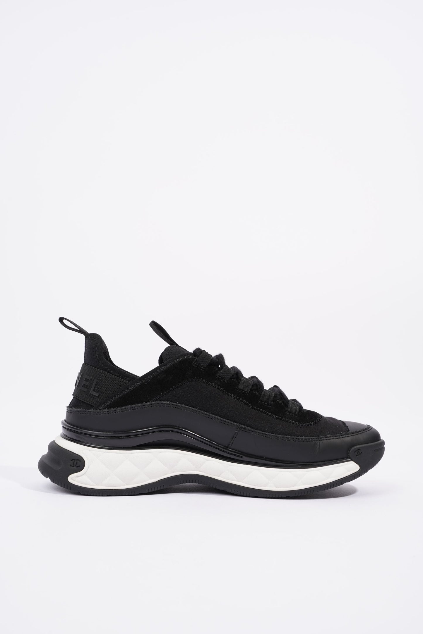 Chanel CC Logo Runners Black   White EU 40   UK 7