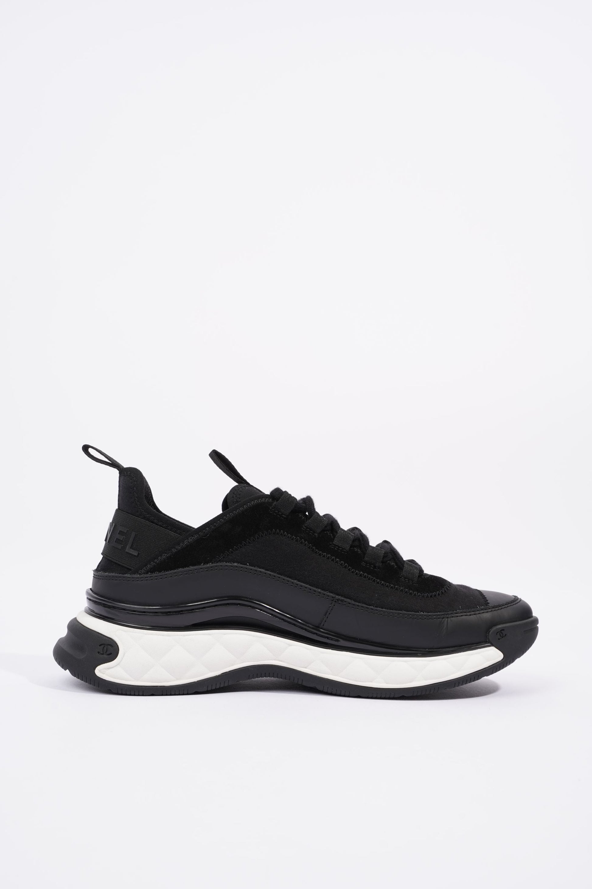 Chanel CC Logo Runners Black   White EU 40   UK 7