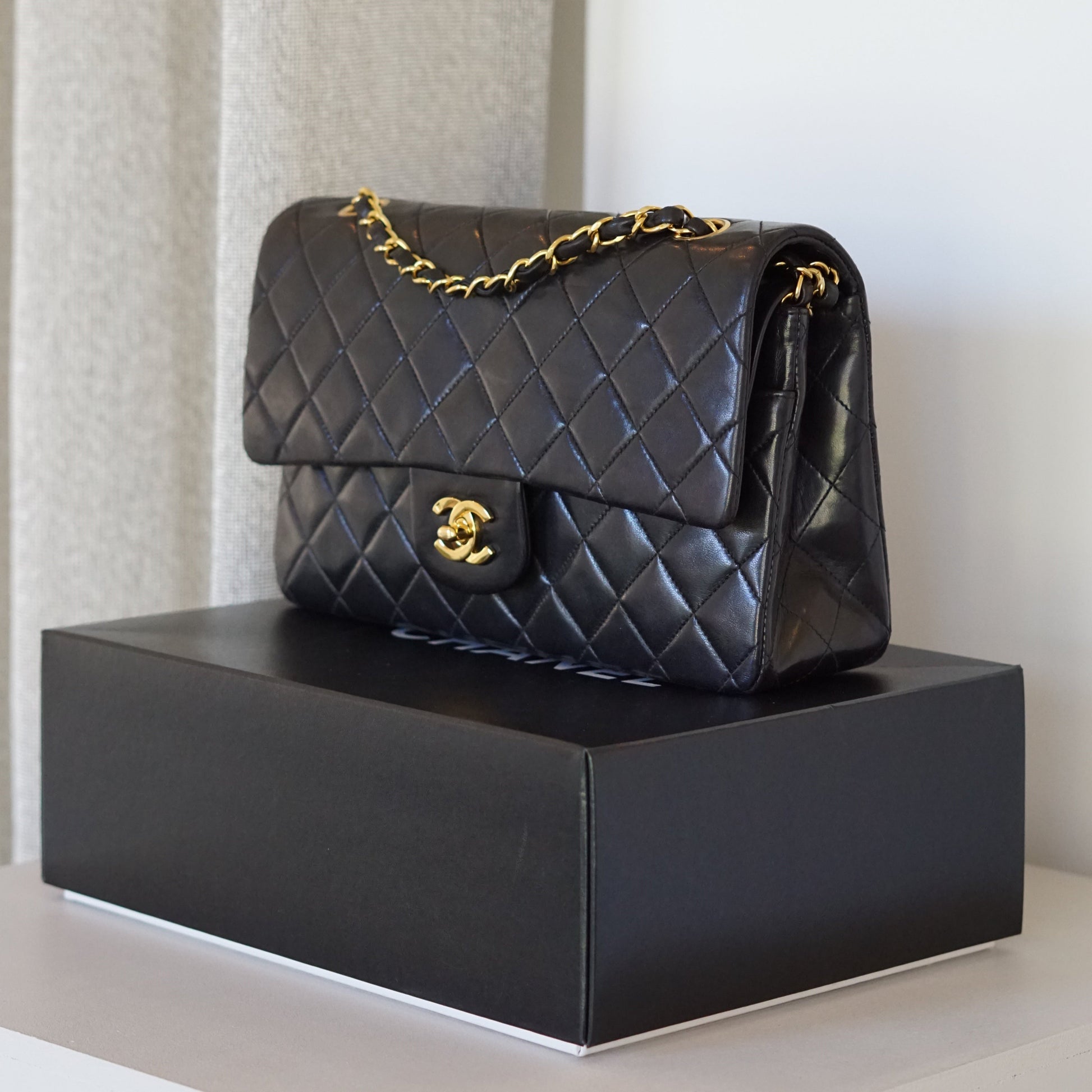 CHANEL CLASSIC MEDIUM BAG