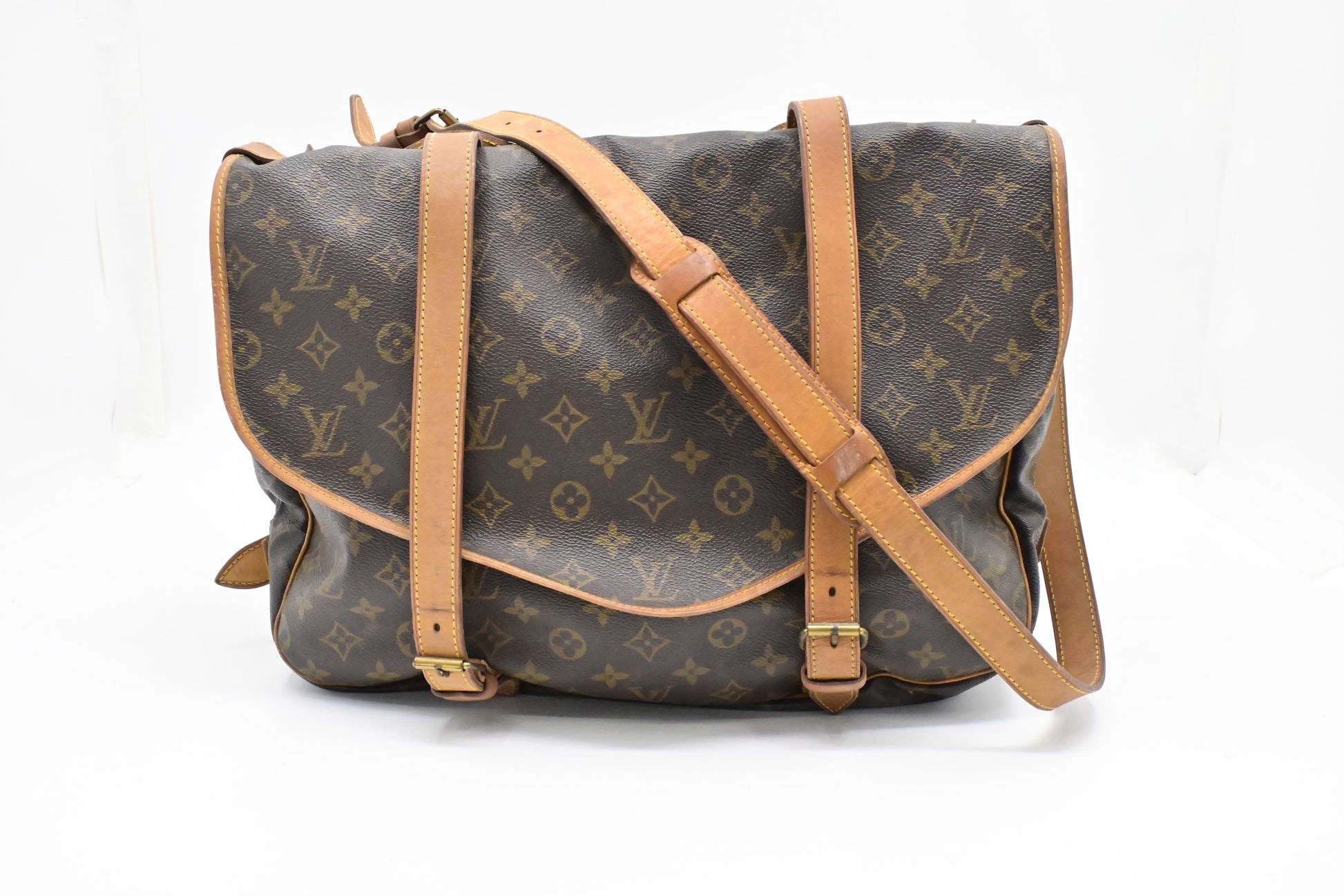Louis Vuitton Saumur 43 Monogram Canvas Handbag