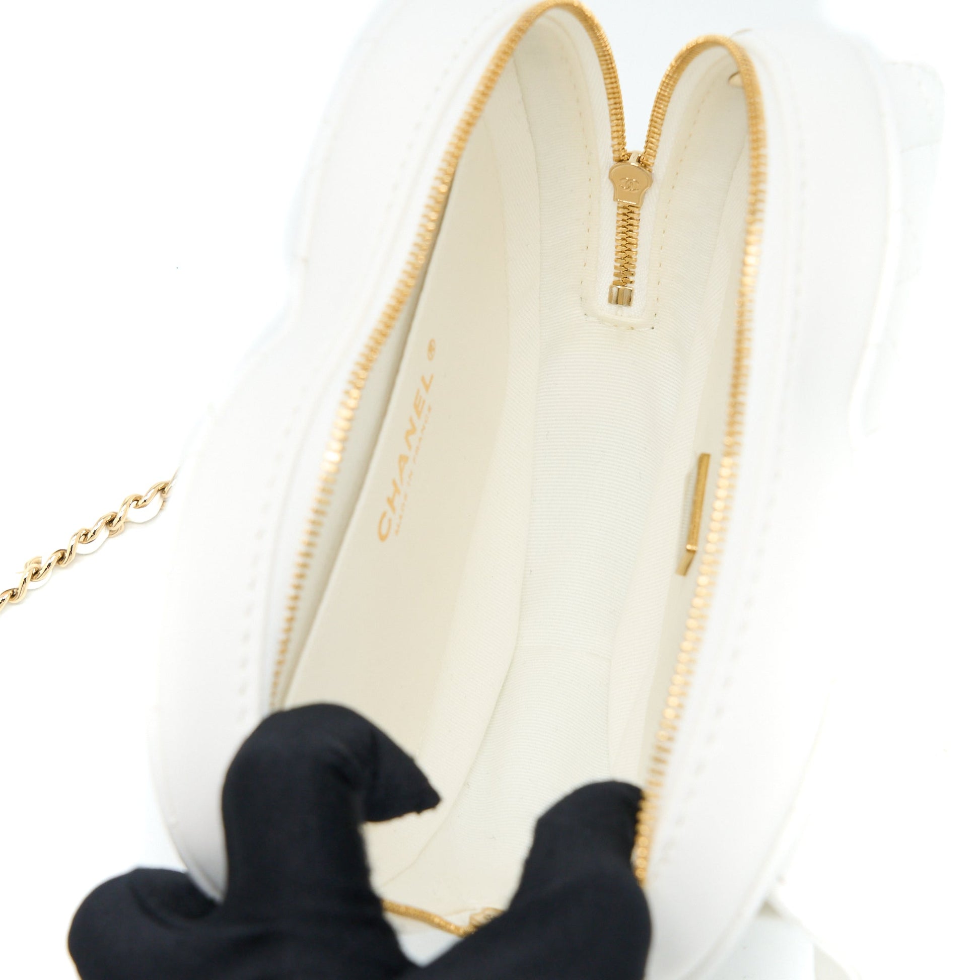 Chanel 22s Heart Lambskin LGHW Microchip White Handbag Microchip 2