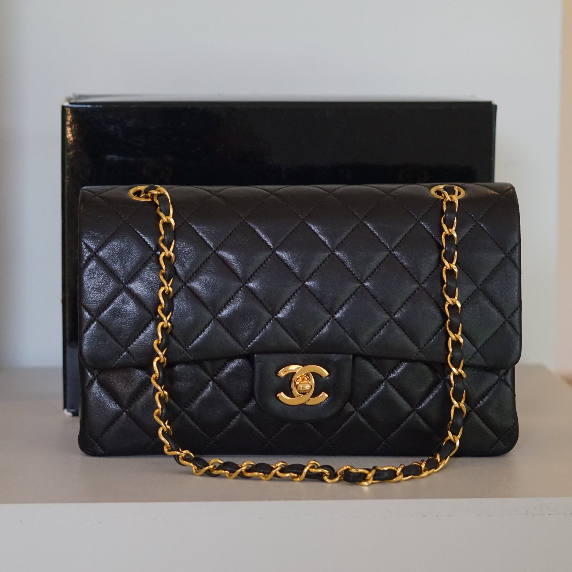 CHANEL CLASSIC MEDIUM BAG