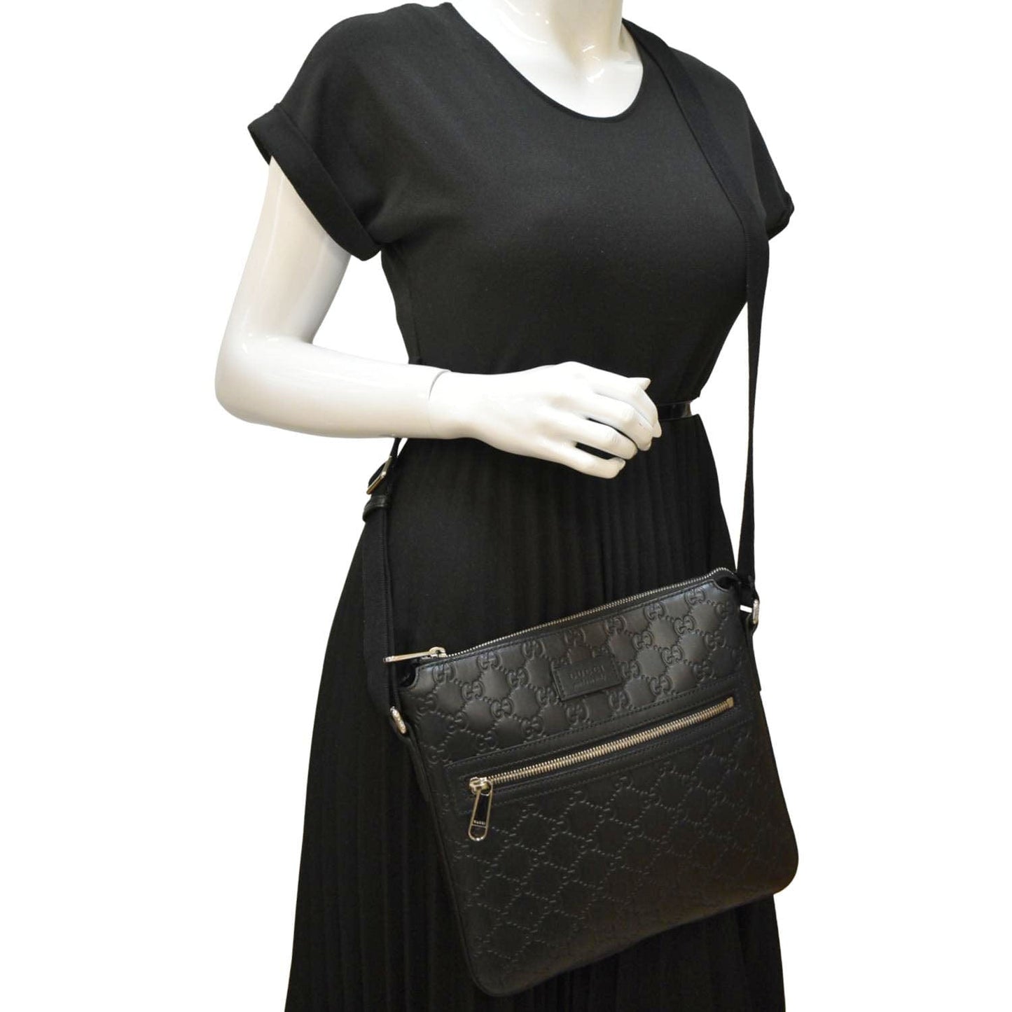 Gucci Signature Messenger Bag Leather Black Crossbody Bag Signature 406410