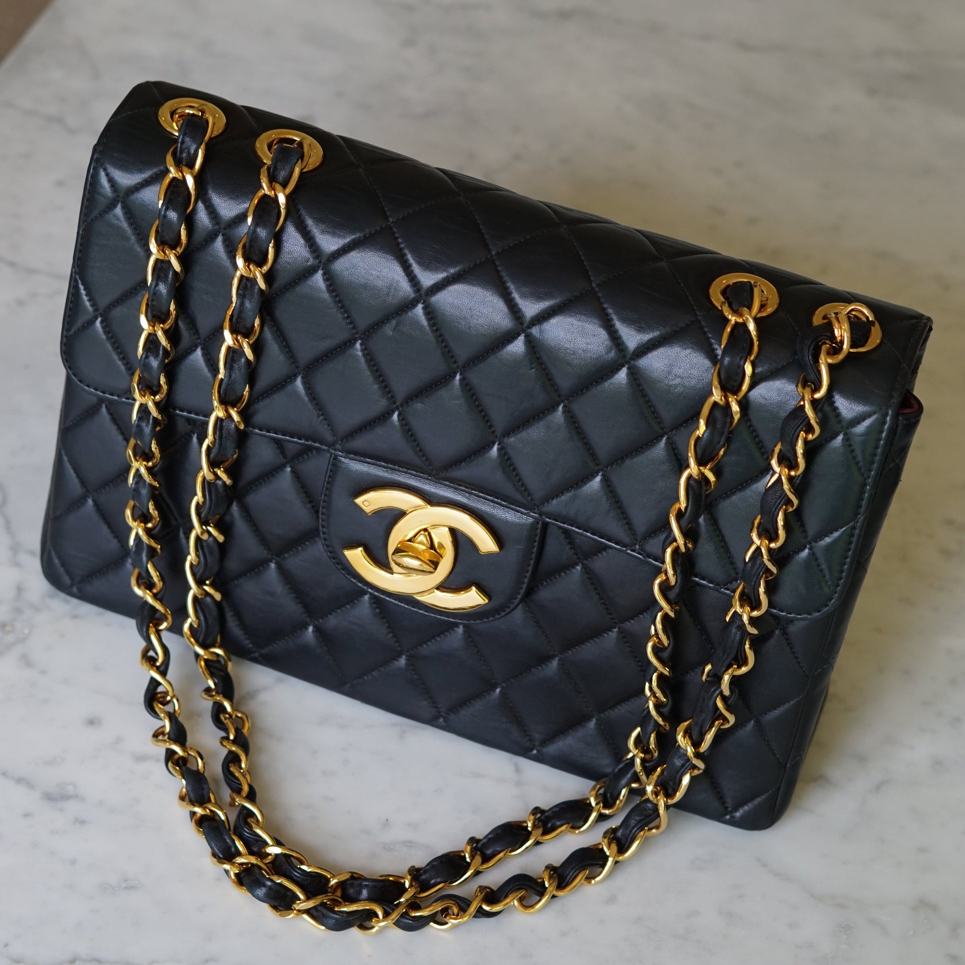 CHANEL CLASSIC JUMBO BAG